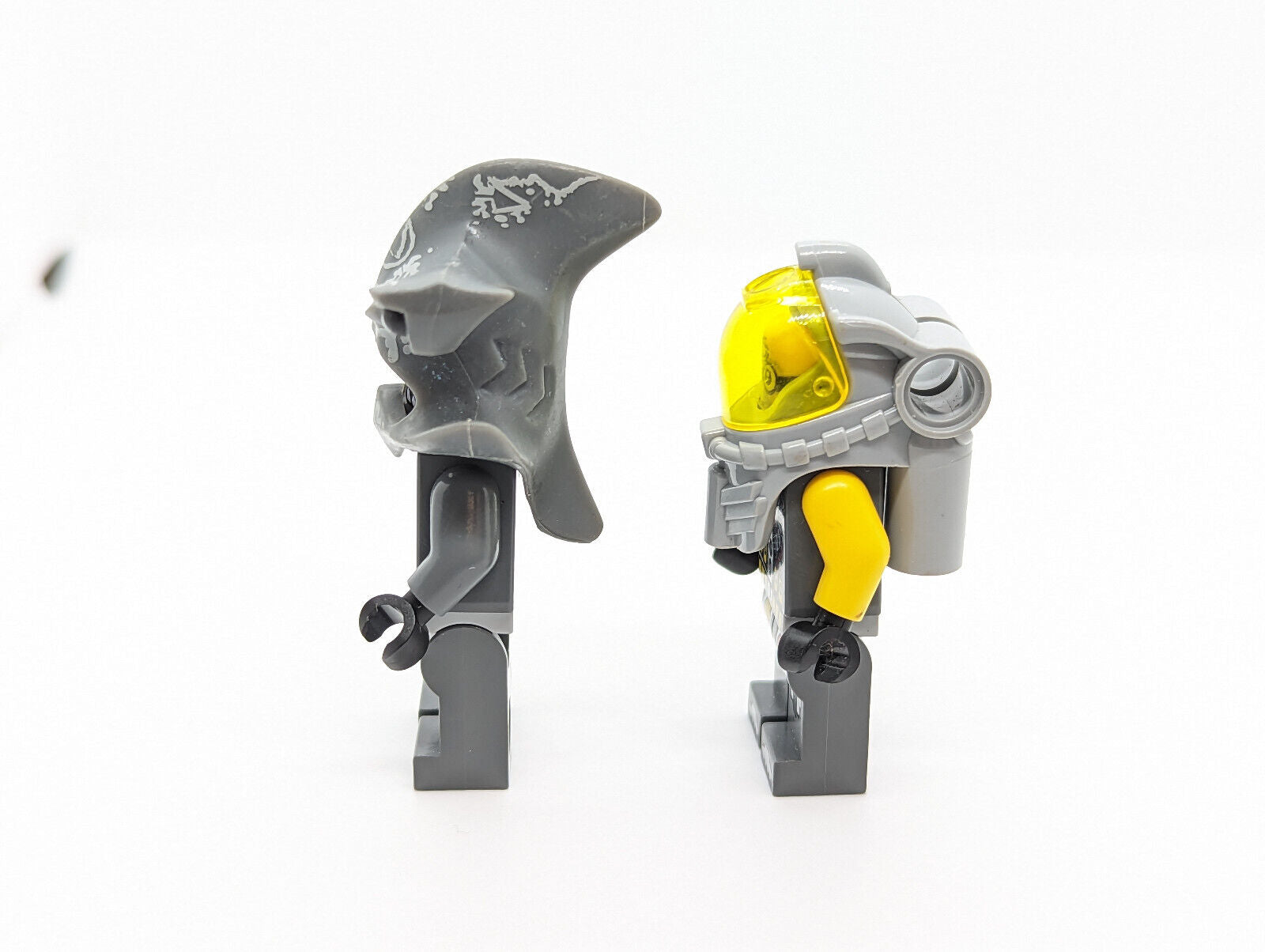 LEGO Atlantis Deep Sea: Hammerhead, Diver & Gold Breastplate Treasure 7984 (atl - StudBee