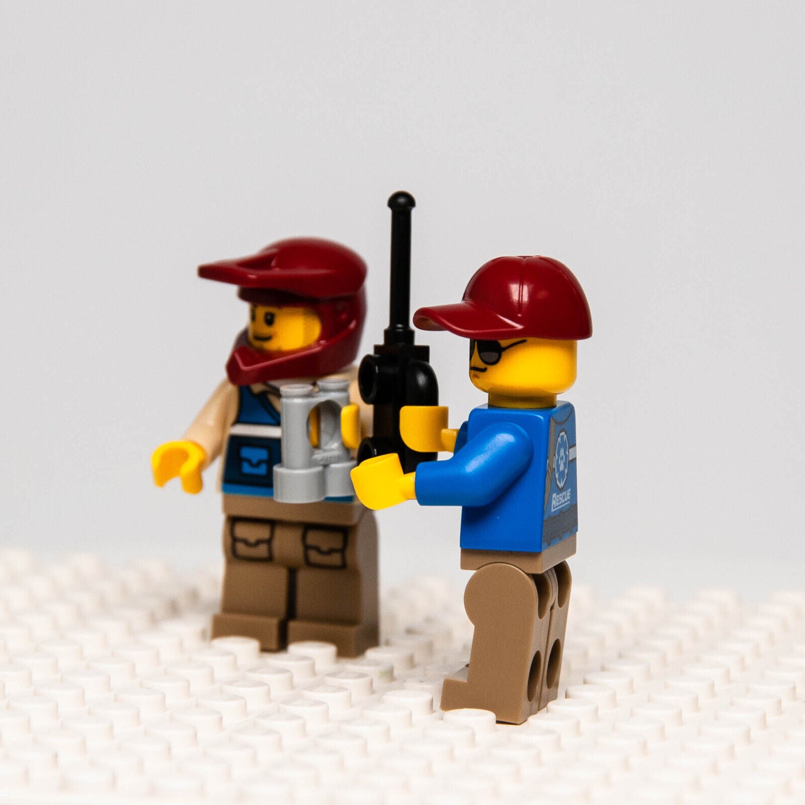 (2) NEW LEGO Wildlife Rescue Minifigures (cty1301 cty1303) 60301 - StudBee