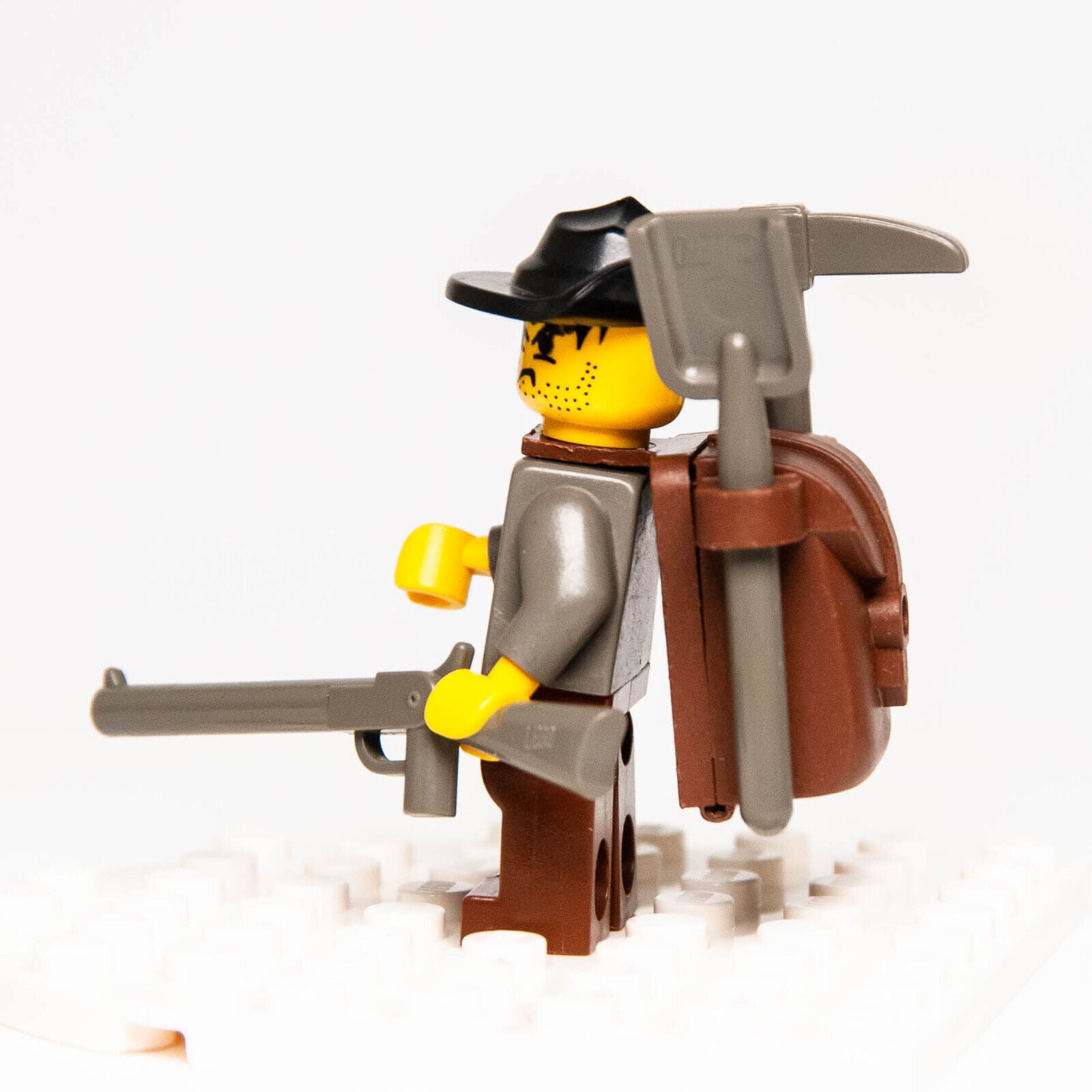 Lego Adventurers Minifigure - Max Villano w/ Backpack Jungle Explorer (adv042)
