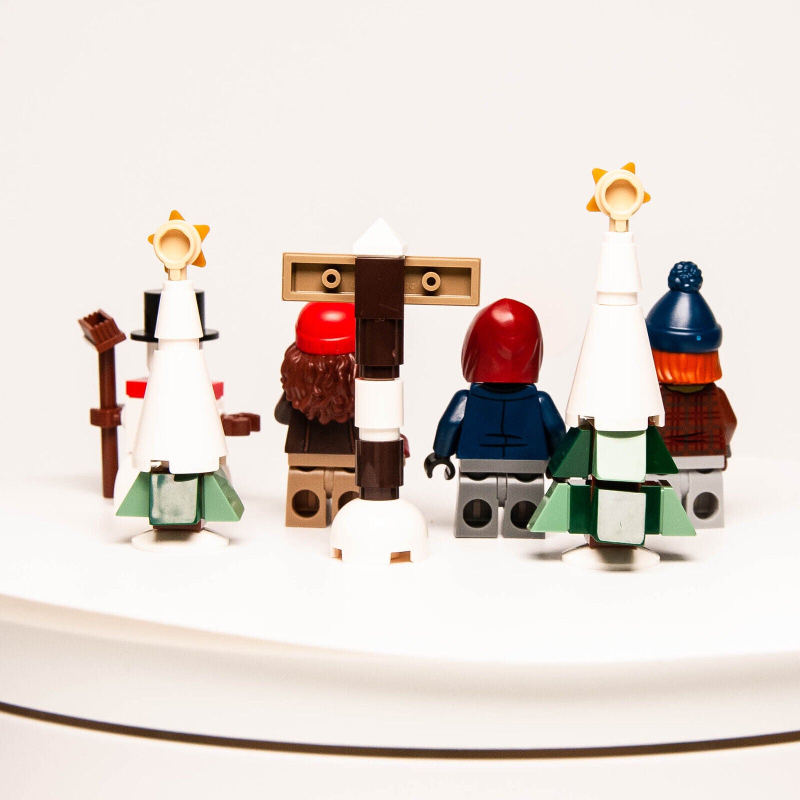 Lot of Builds & Minifigs: LEGO Harry Potter 2023 Advent 76418 Winter Village (hp - StudBee