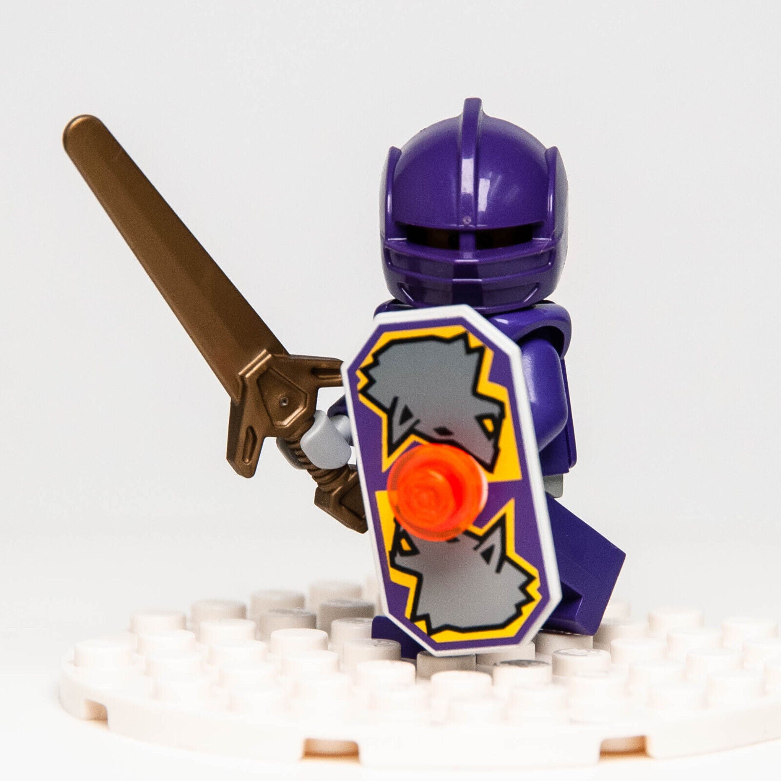 LEGO Castle Knights Kingdom II Minifigure - Danju (cas262) Wolf Purple 8781 8777