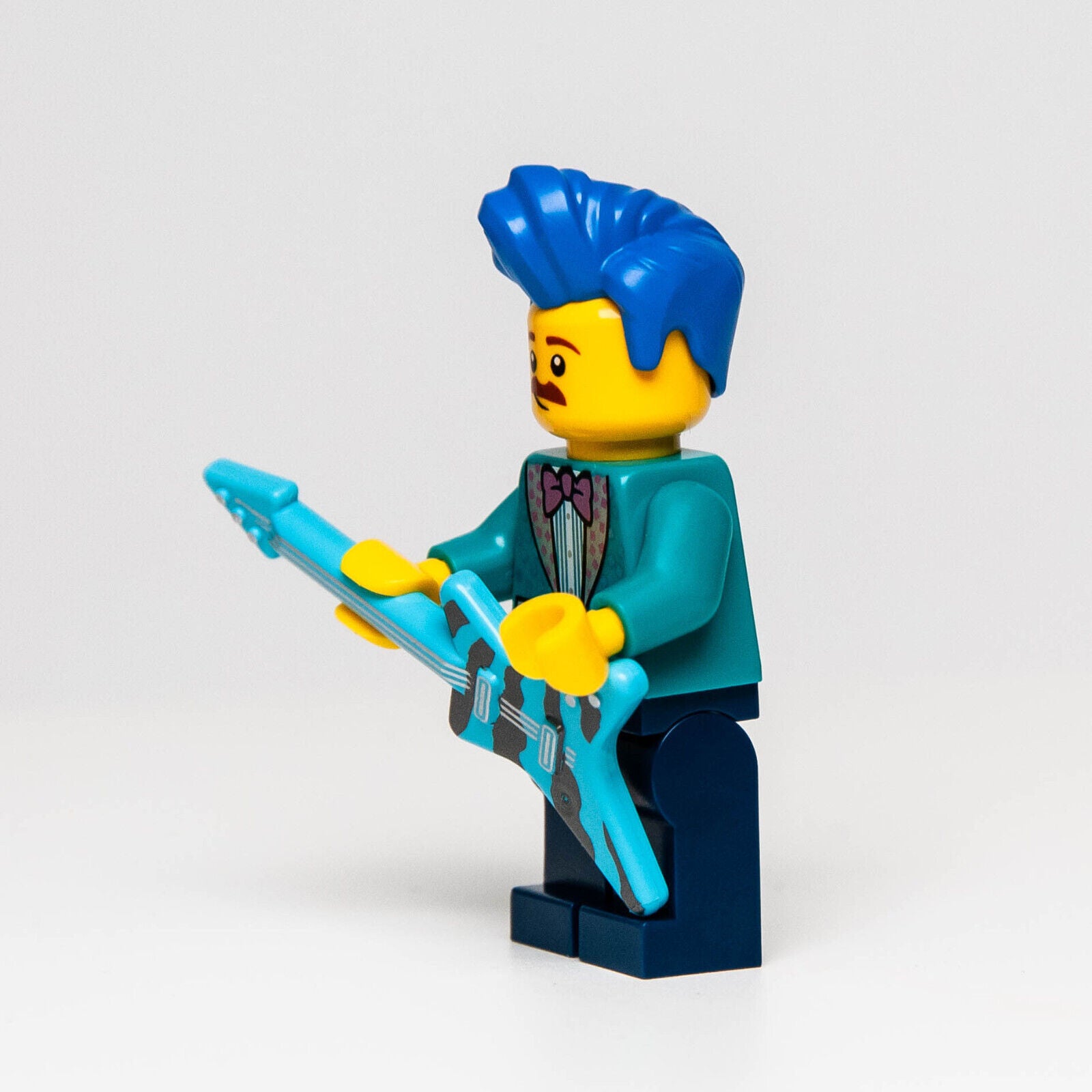 New Lego BAM 2023 Rockabilly Blue Hair Musician Minifigure w/ Electric Guitar - StudBee