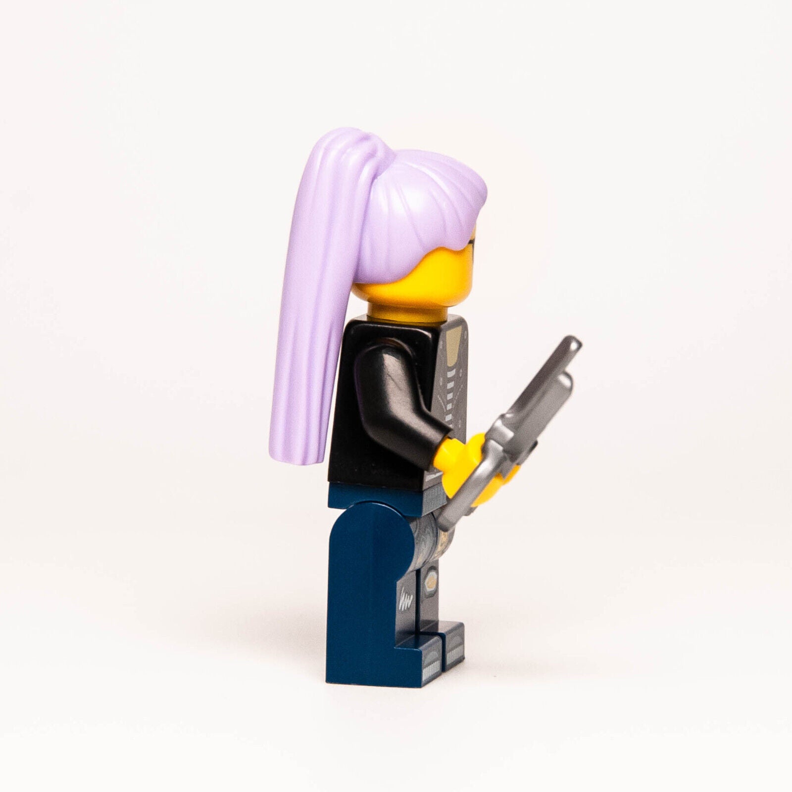 New LEGO BAM 2024 Minifigure - Female Hairdresser Stylist Long Lavender Ponytail - StudBee