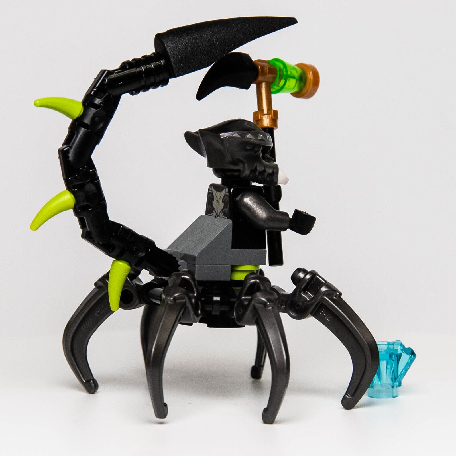 LEGO Legends Of Chima Scutter Minifigure (loc064) w/ Staff & Crystal - StudBee
