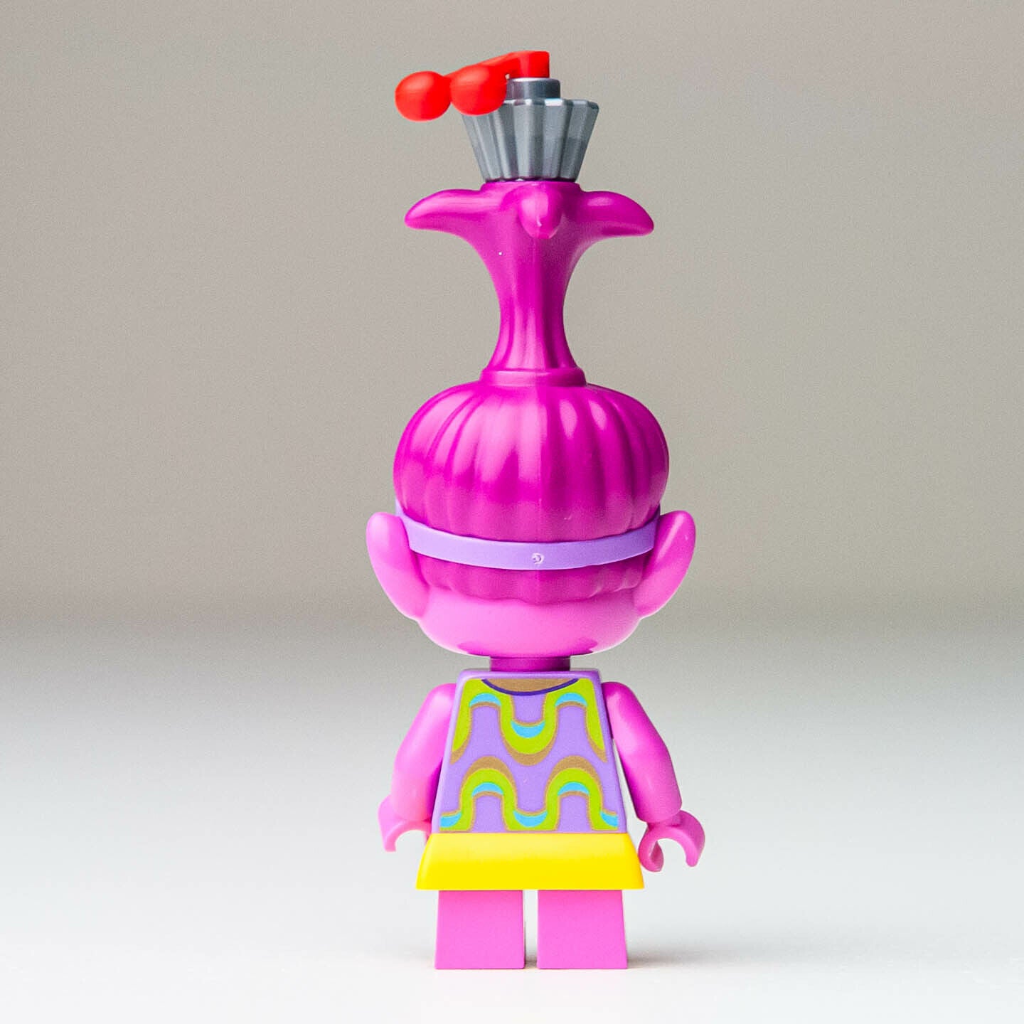 New LEGO Poppy (w/ Silver Cupcake) Minifigure - Vibe City Concert  41258 (twt022 - StudBee