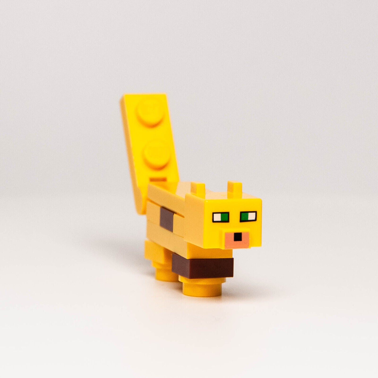 LEGO Minecraft Minifigure - Yellow Minecraft Ocelot (mineocelot02) 21158 - StudBee