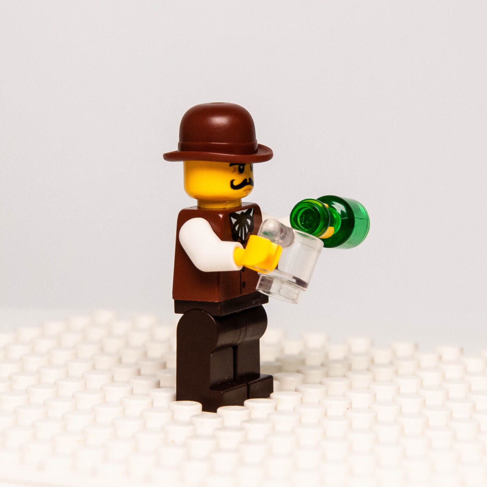 The LEGO Movie Minifigure - Sudds Backwash (tlm036) -  70812 Western Bartender - StudBee