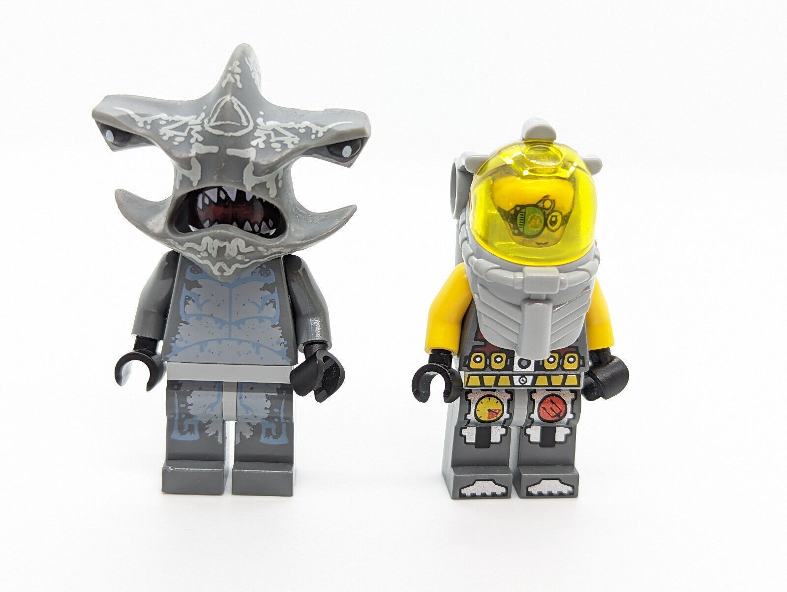 LEGO Atlantis Deep Sea: Hammerhead, Diver & Gold Breastplate Treasure 7984 (atl - StudBee