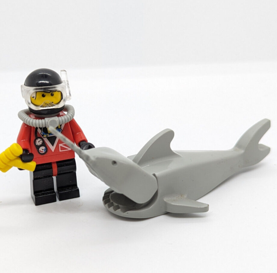 Lego Divers Minifigure (div018a) and Sawfish (2547c02) 6441 Deep Reef Sea Boat - StudBee