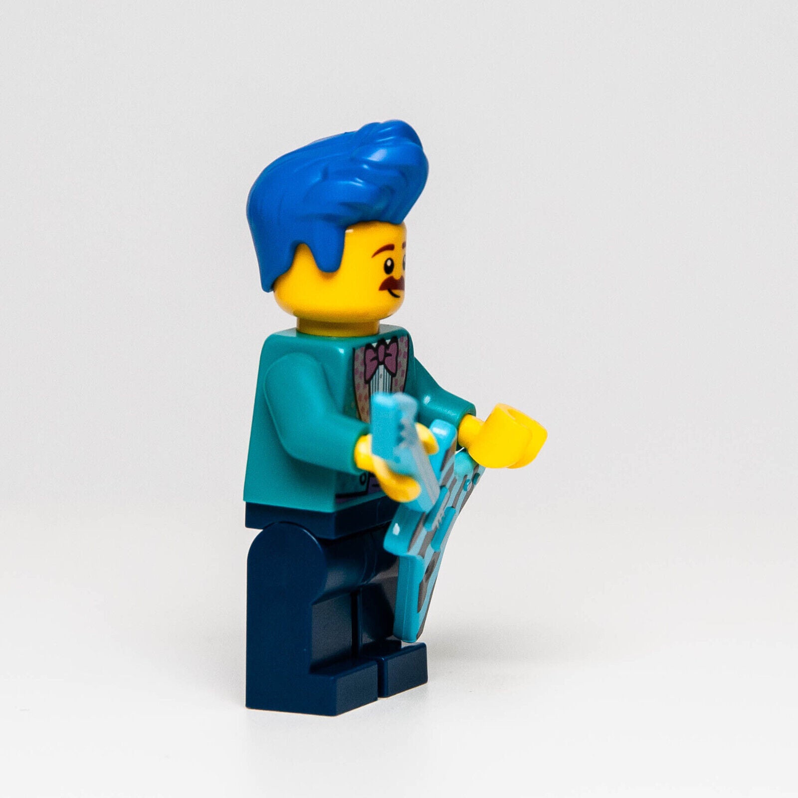 New Lego BAM 2023 Rockabilly Blue Hair Musician Minifigure w/ Electric Guitar - StudBee