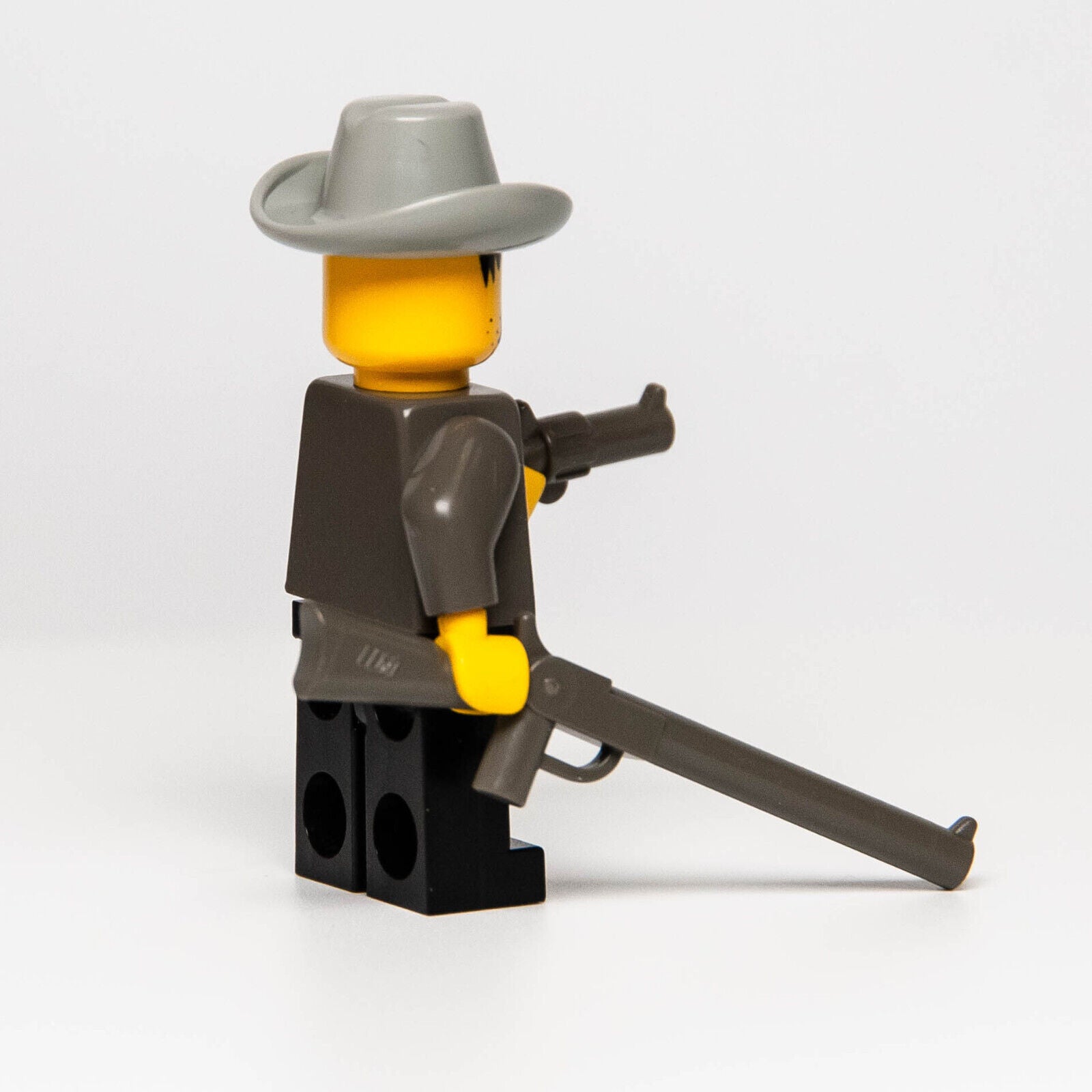 LEGO Western Cowboy SHERIFF Minifigure with Rifle and Revolver (ww021) - StudBee