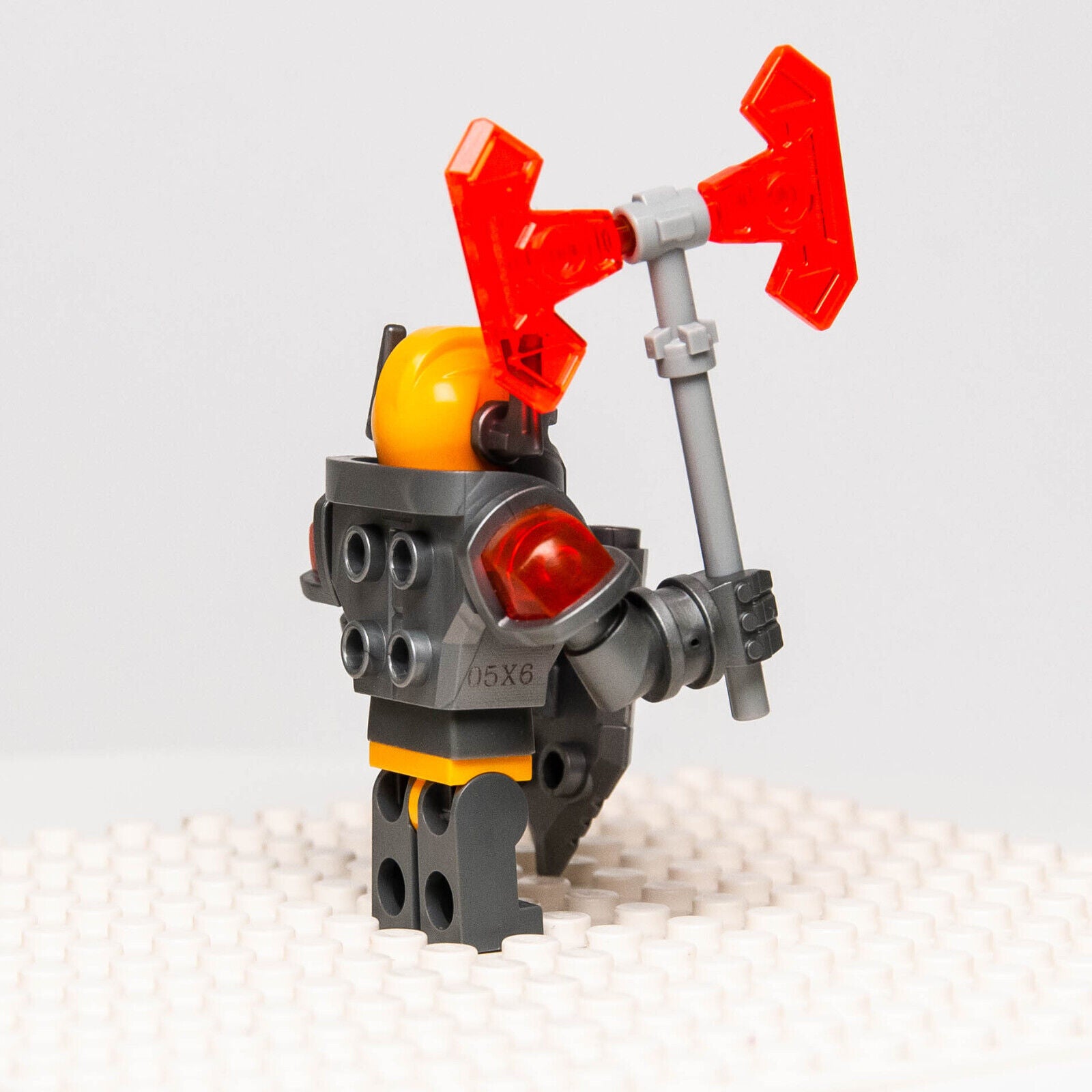 LEGO Nexo Knights Minifigure: Axl Flat Silver Torso w/ Shield (nex007) 70317 - StudBee