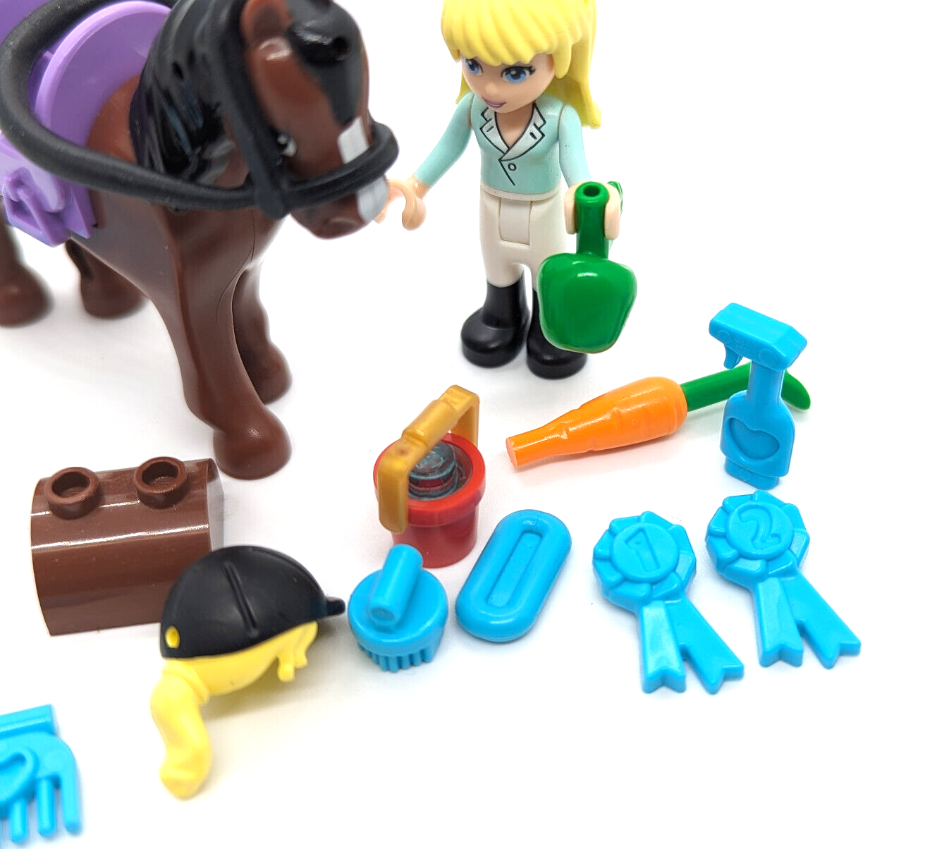 LEGO Friends Minifigure Stephanie & Lot Accessories 41057 frnd068 Horse Show - StudBee