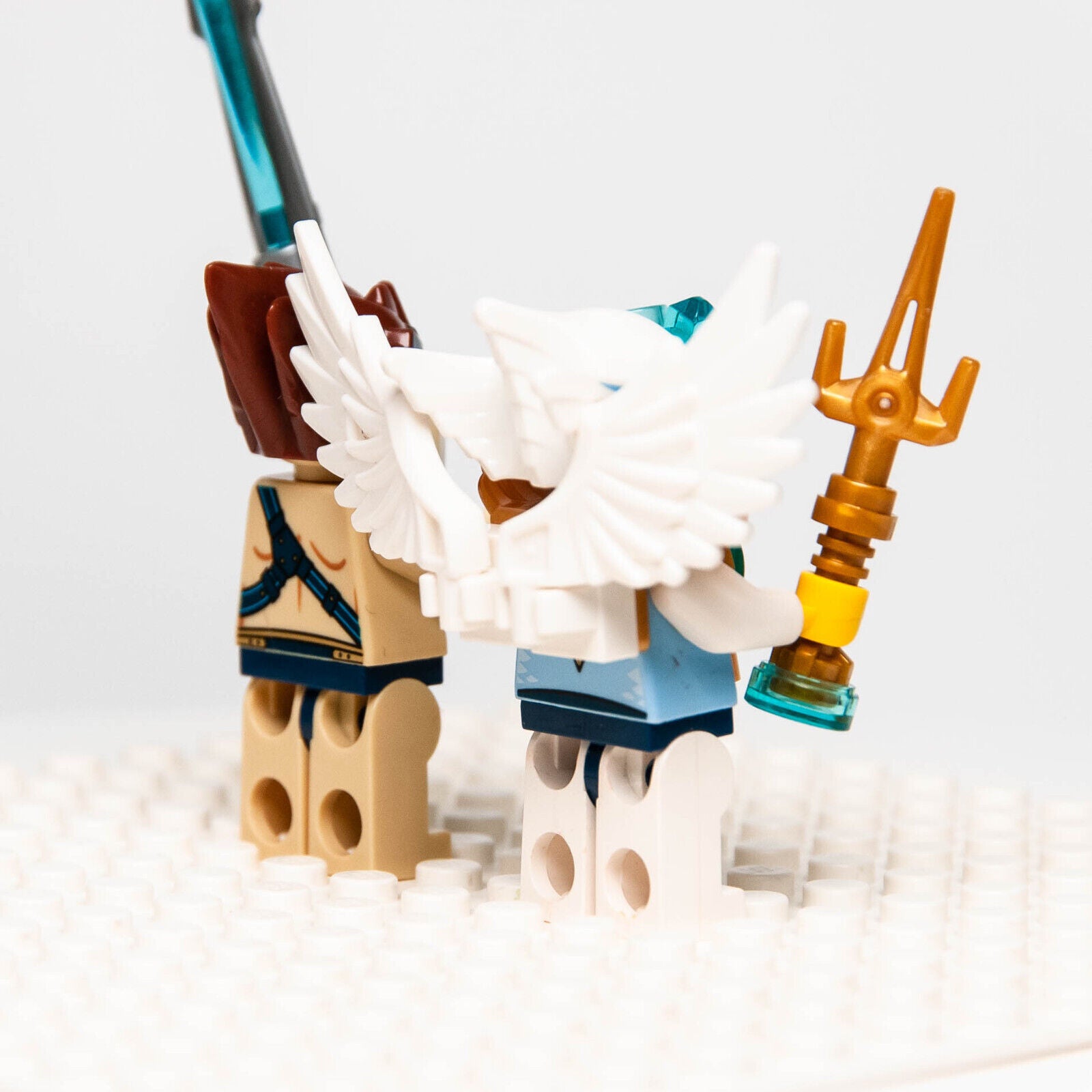 (Lot of 2) LEGO Chima Minifigures Lennox (loc003), Ewar Gold Armor (loc014) - StudBee