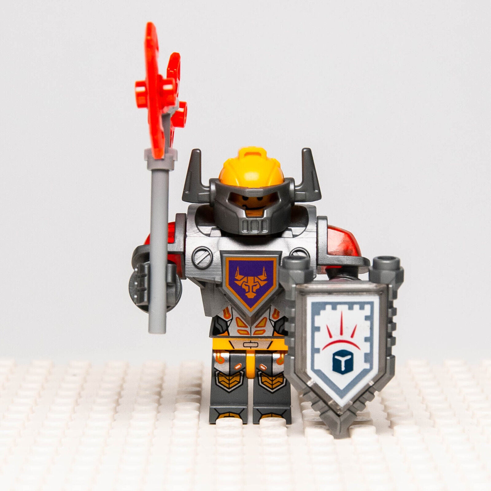 LEGO Nexo Knights Minifigure: Axl Flat Silver Torso w/ Shield (nex007) 70317 - StudBee