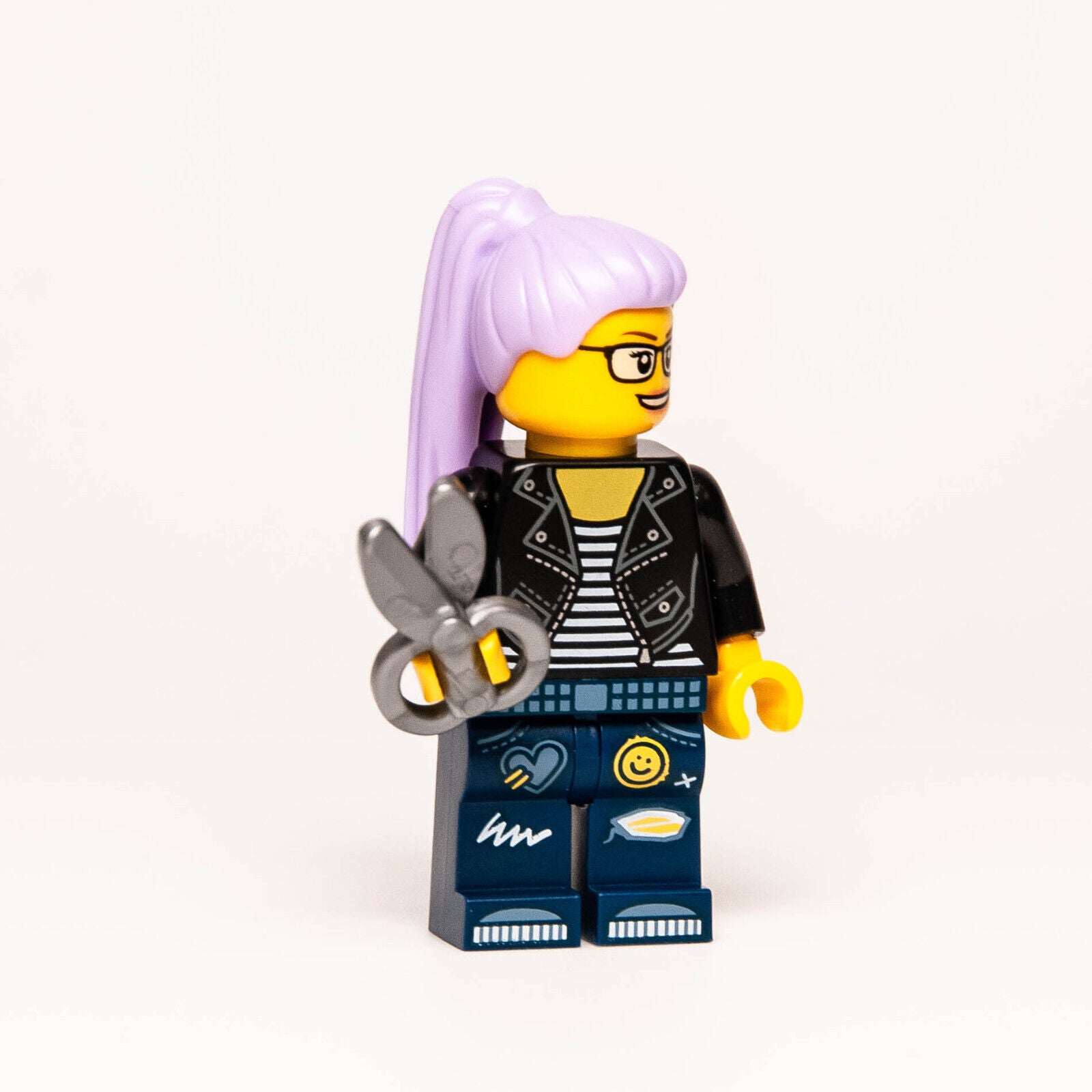 New LEGO BAM 2024 Minifigure - Female Hairdresser Stylist Long Lavender Ponytail - StudBee