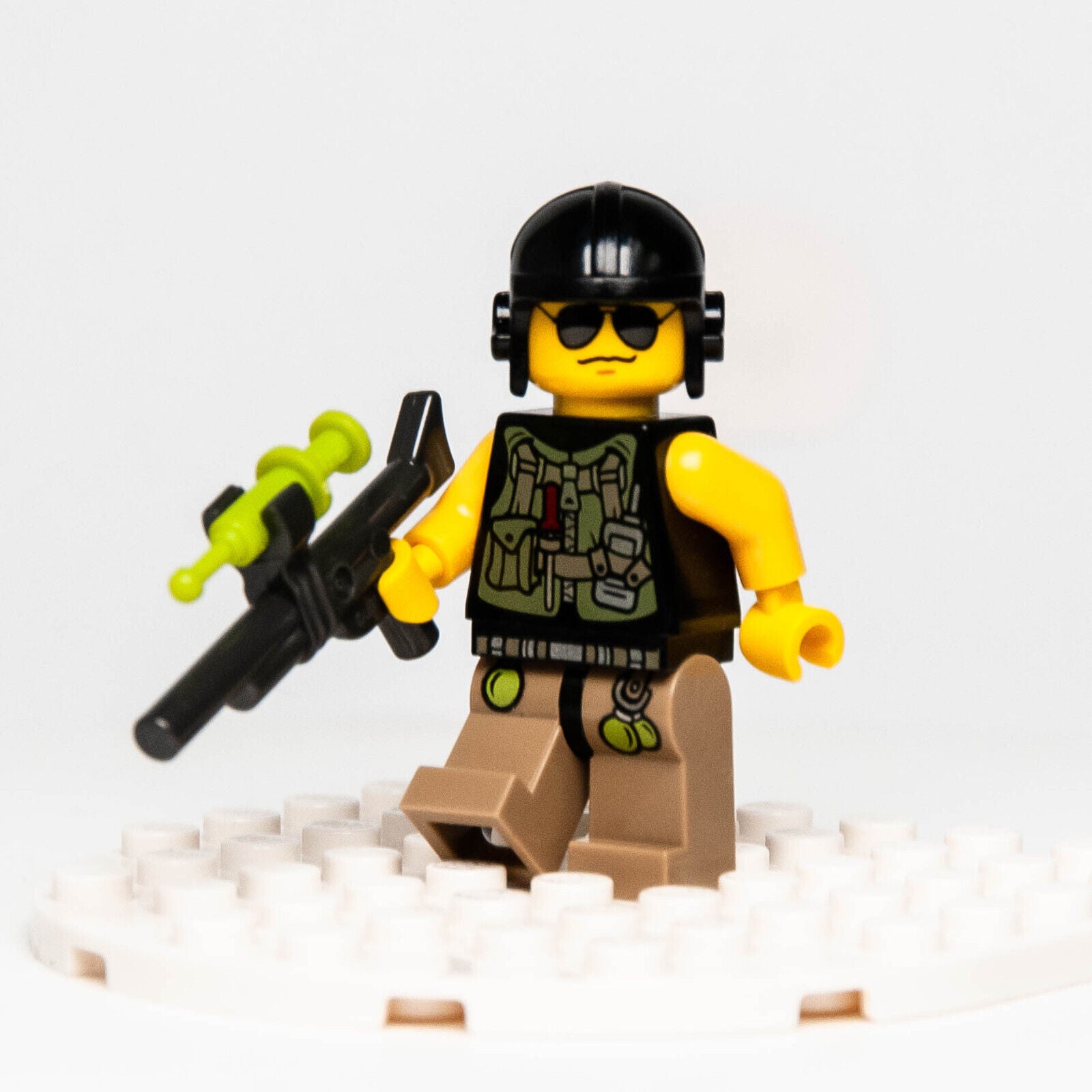 LEGO Dino Hero Utility Vest Minifigure w/ Gun (dino004) 5887 Jurassic Trapper - StudBee