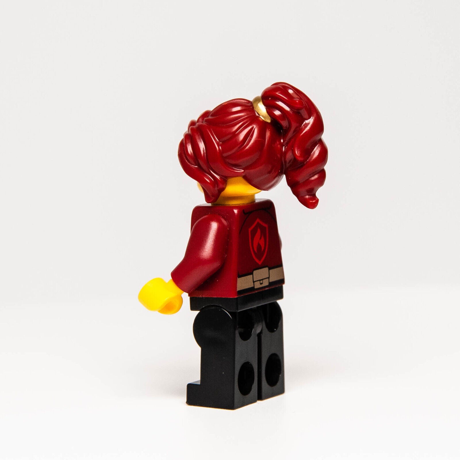 Lego City Female Fire Chief Minifigure - FREYA McCLOUD (cty1012) 60231 w/ Badge - StudBee