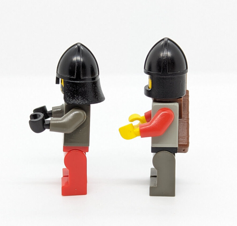 Vintage LEGO Castle Fright Knights - Knight 2 (cas244) & Knight 3 (cas030) 6087 - StudBee