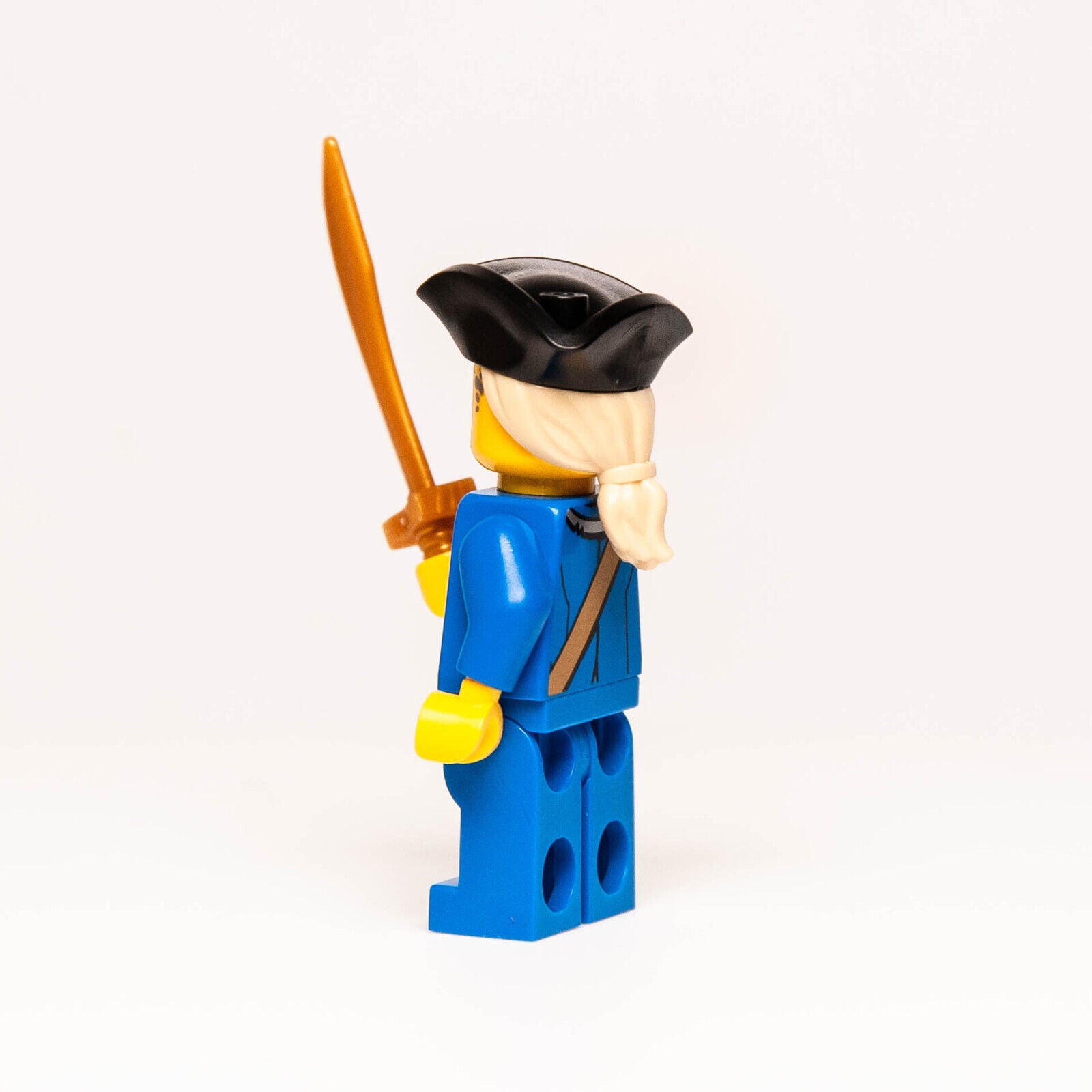 New LEGO BAM 2024 Minifigure - Female Pirate Tricorne Hat, Muddy Face Sword (pi - StudBee
