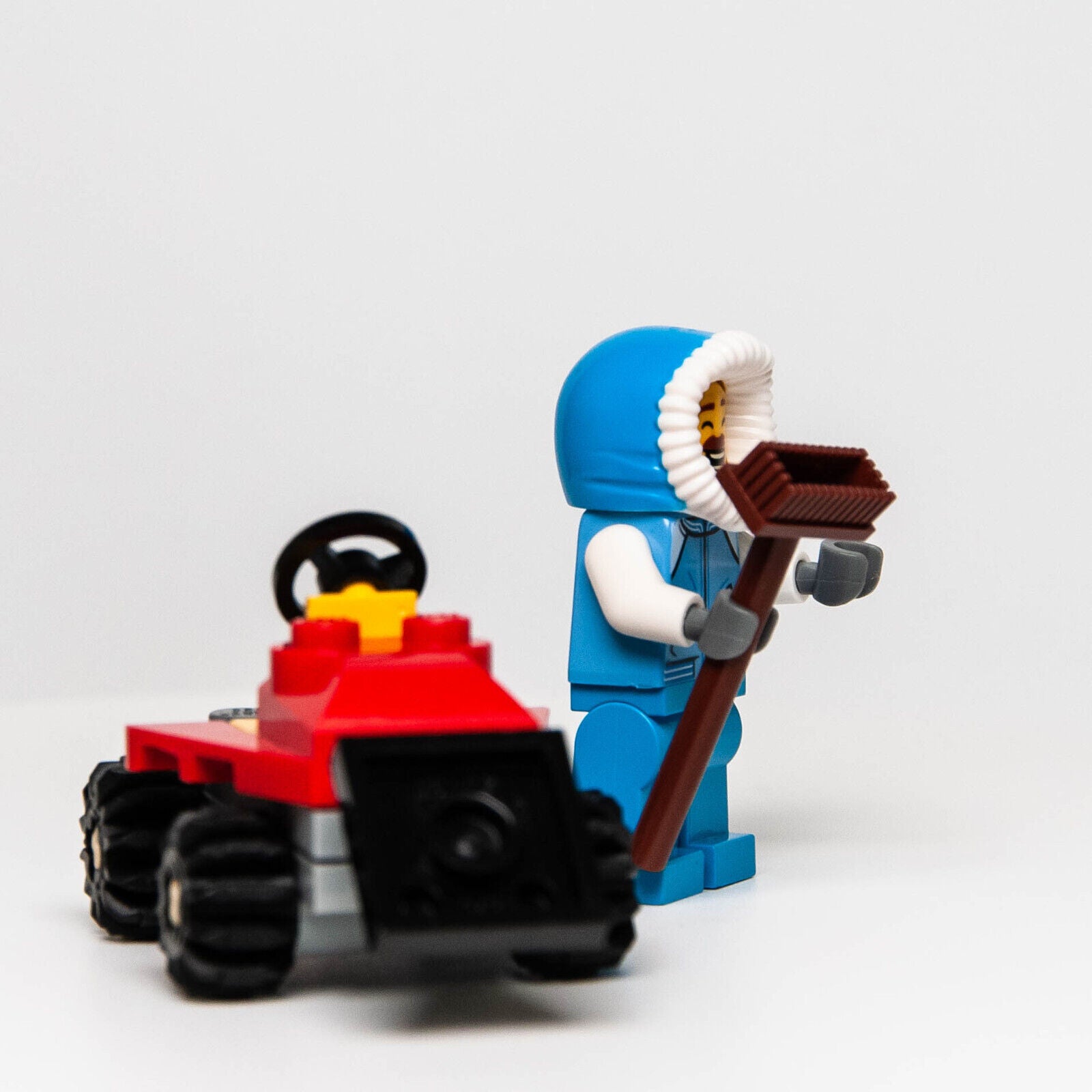 Lego Lot - 60235 Advent Calendar 2019 Sweeper and Snow Plow Winter City (wtr - StudBee