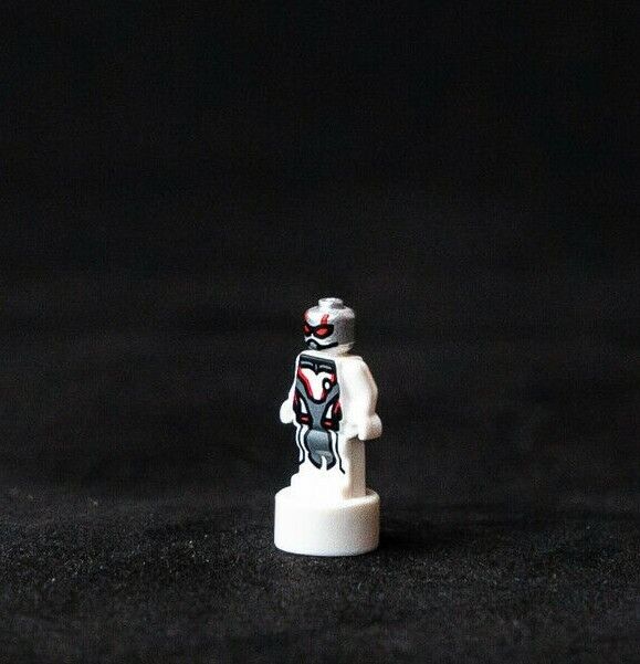 New LEGO Ant-Man, White Jumpsuit Micro Minifigure Avengers 76131 (90398pb040)(sh - StudBee