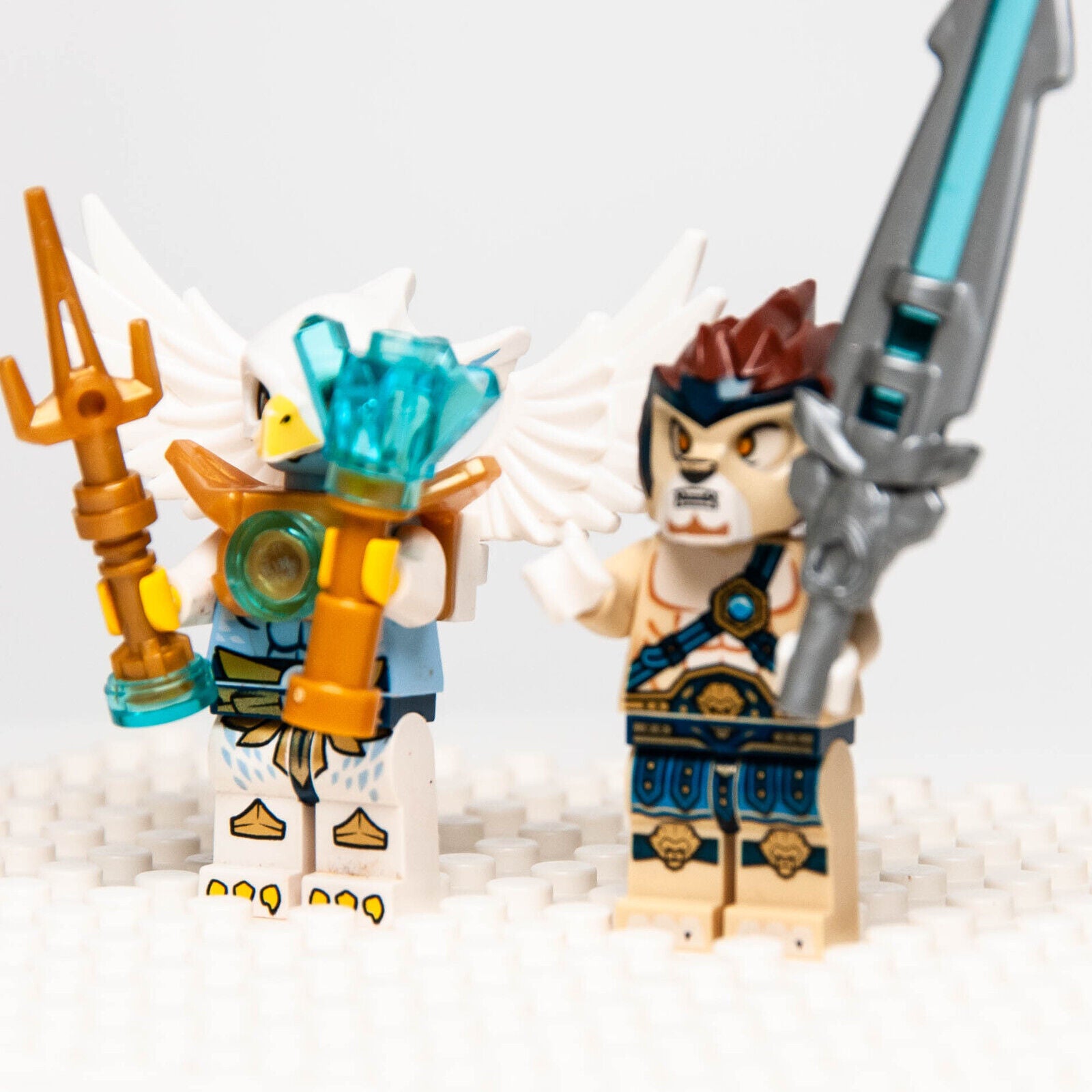 (Lot of 2) LEGO Chima Minifigures Lennox (loc003), Ewar Gold Armor (loc014) - StudBee