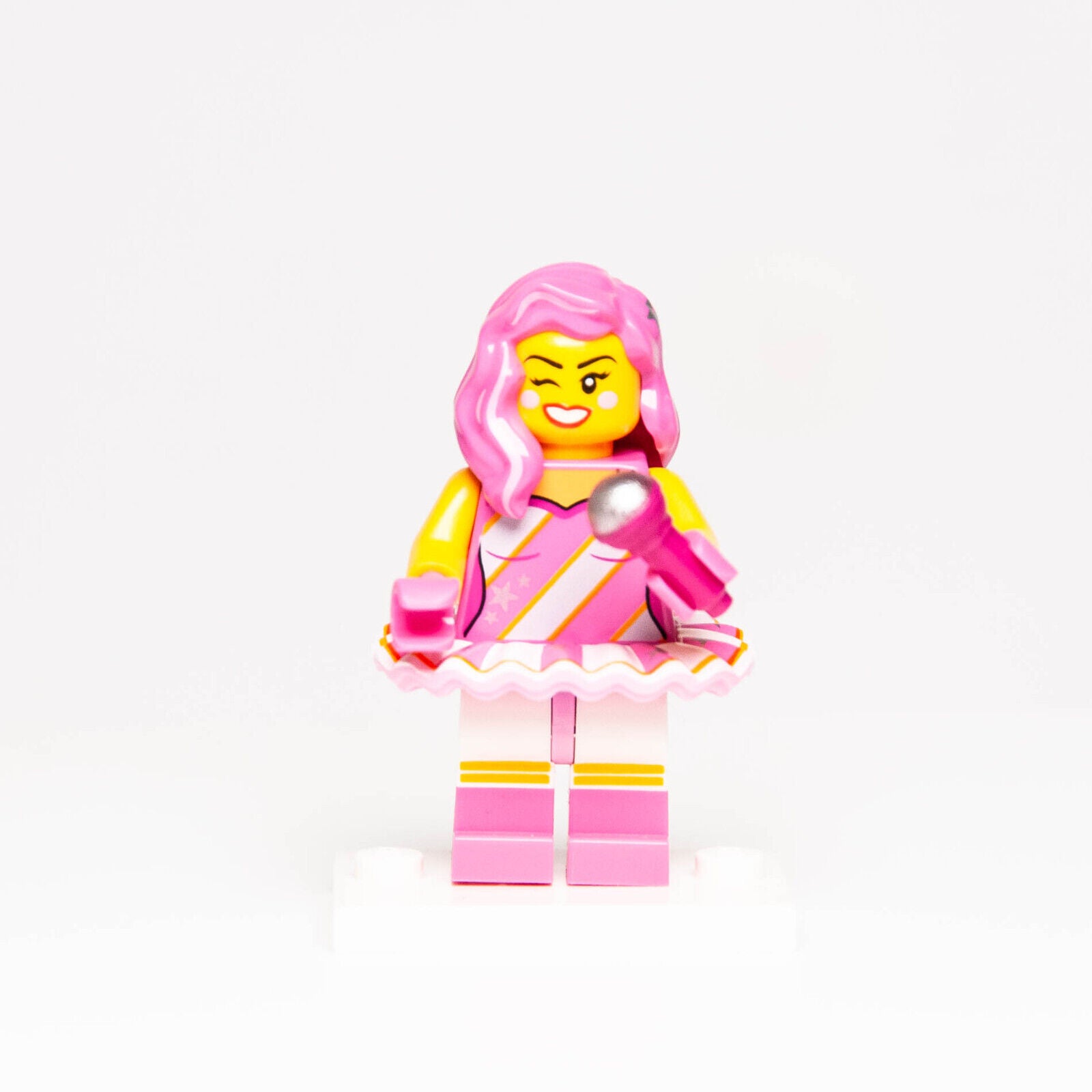 LEGO Movie Series 2 CMF Minifigure: Candy Rapper Pink Singer (coltlm2-11) 71023 - StudBee