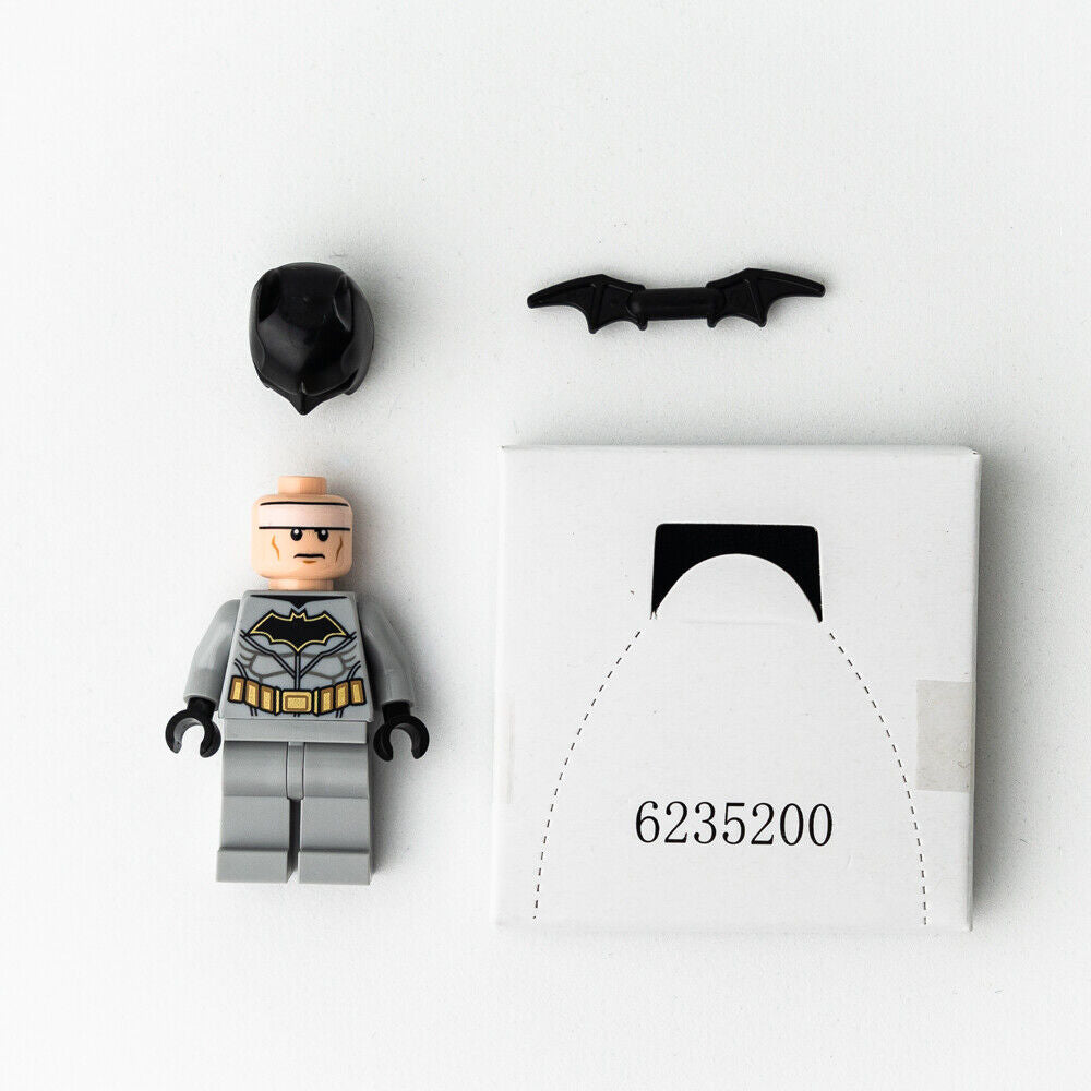 New LEGO Batman (Sealed Cape, Light Bluish Gray Suit) Minifigure 76117 (sh552) - StudBee