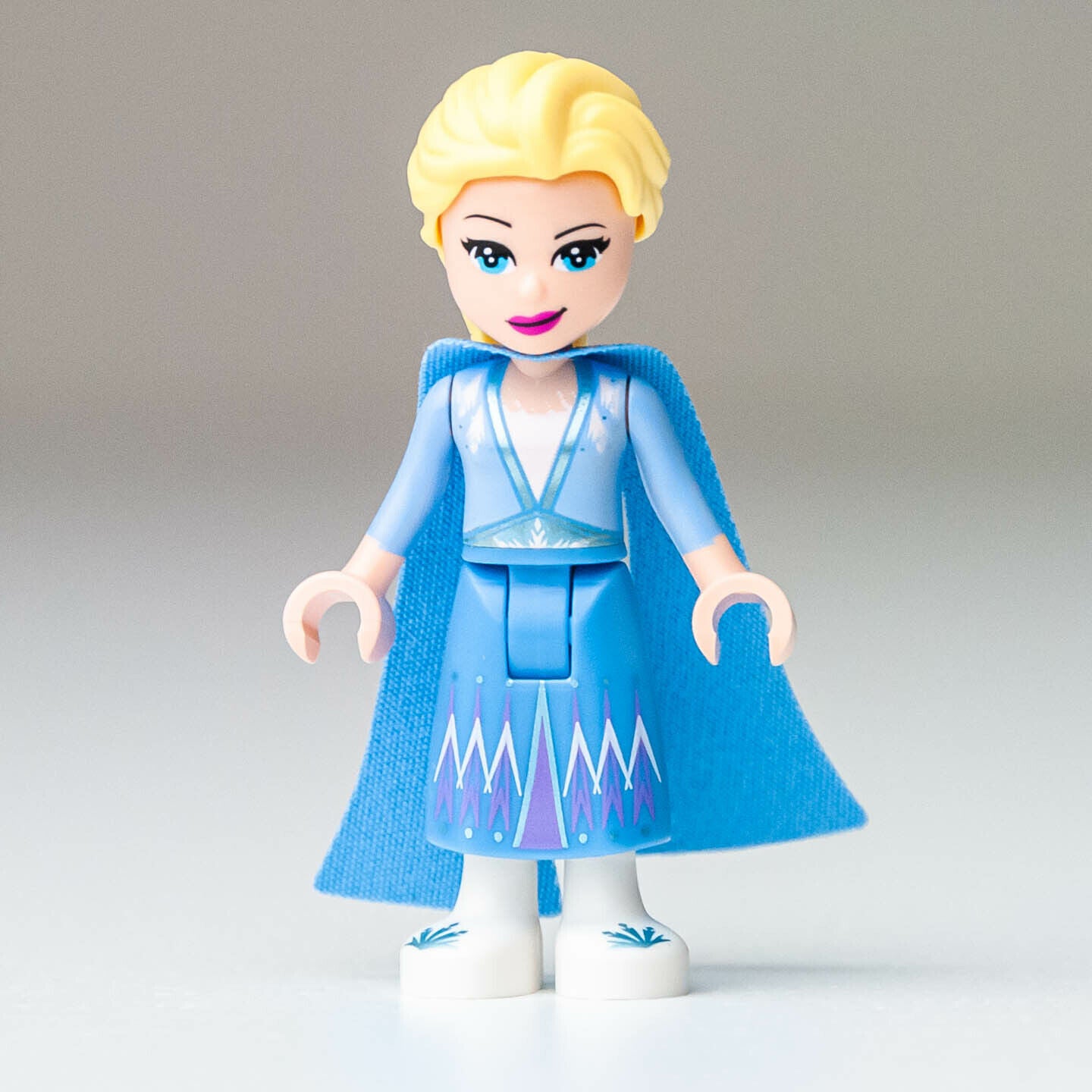 New LEGO Elsa - Glitter Cape Minifigure - Elsa's Jewelry Box Creation - (dp069) - StudBee