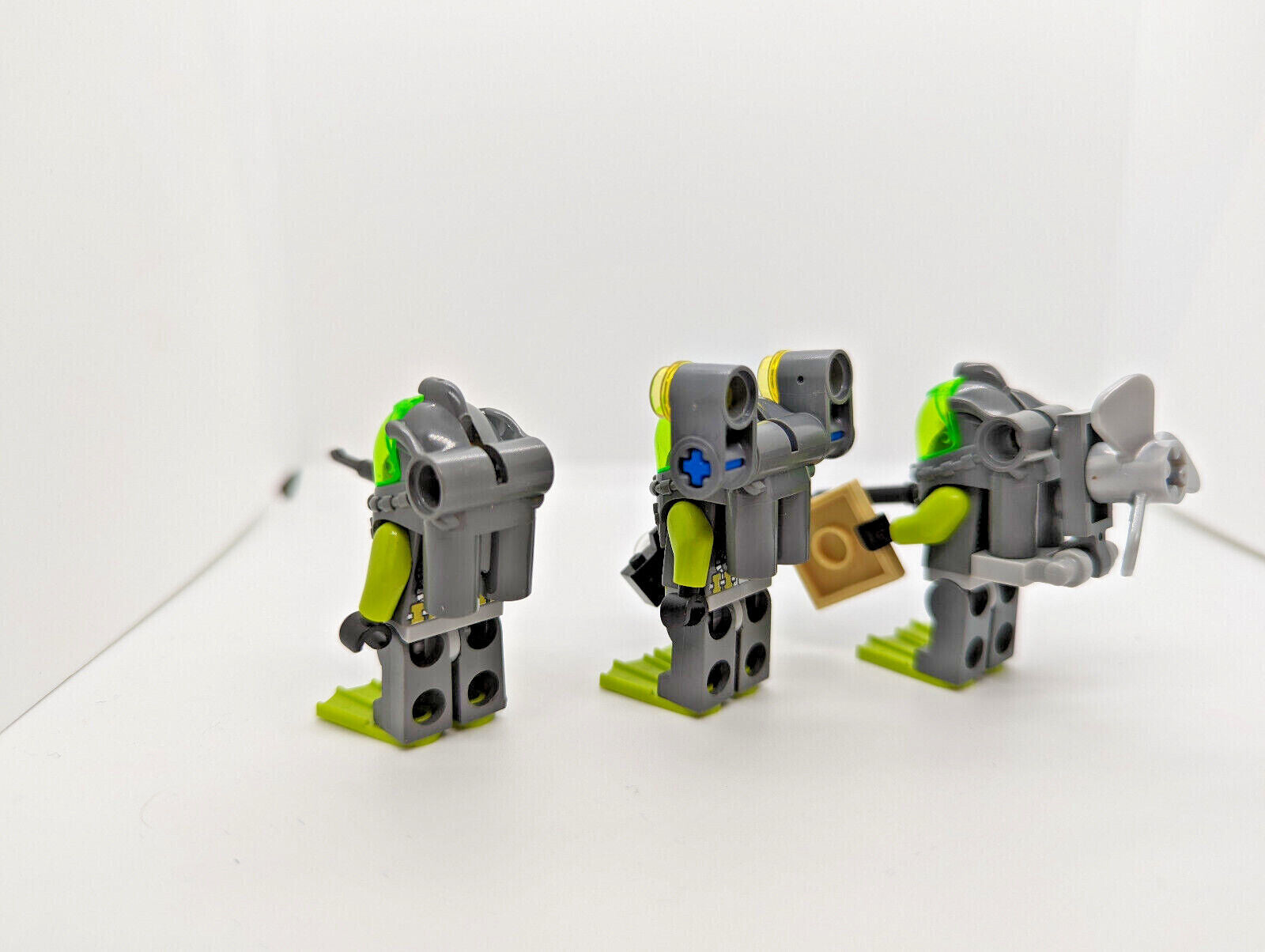 LOT Lego Atlantis Divers w/ Spear Guns, Camera, & Flippers Minifigure 8078 (atl - StudBee