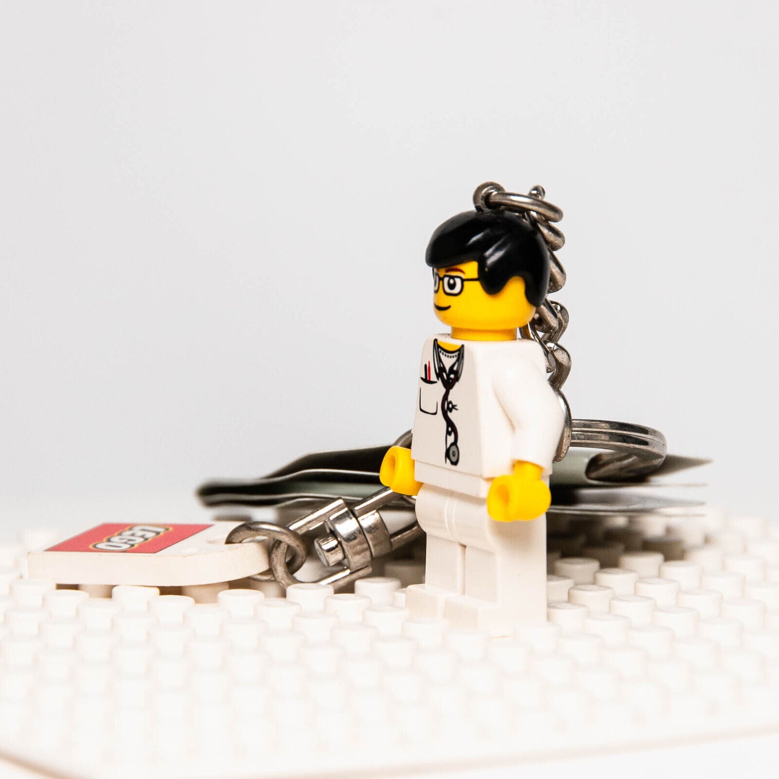 NEW LEGO City Doctor Keyring Chain with Tag (851747) 2006 (cty - StudBee