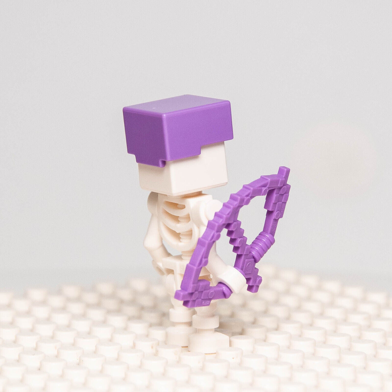 New LEGO Minecraft Minifigure - Skeleton Lavender Helmet (min065) 21146 21171 - StudBee