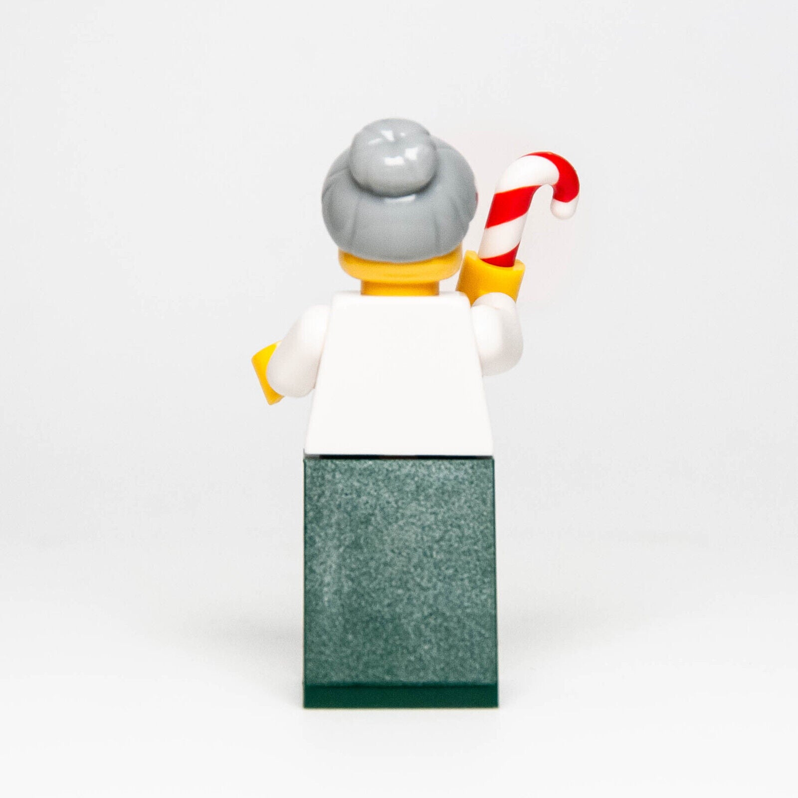 New LEGO 2018 BAM Minifigure: Mrs. Claus Dark Green Skirt & Candy Cane (hol241) - StudBee