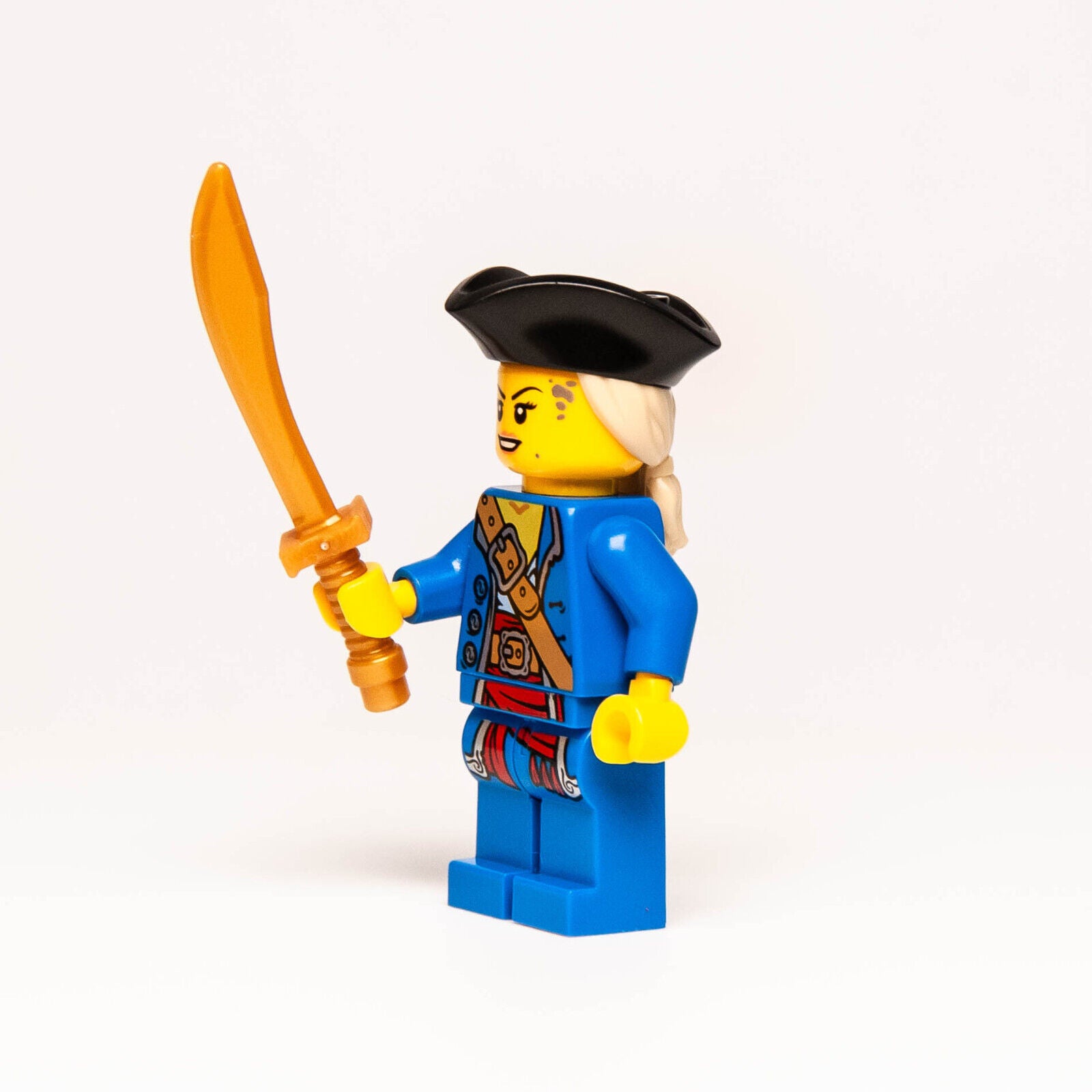 New LEGO BAM 2024 Minifigure - Female Pirate Tricorne Hat, Muddy Face Sword (pi