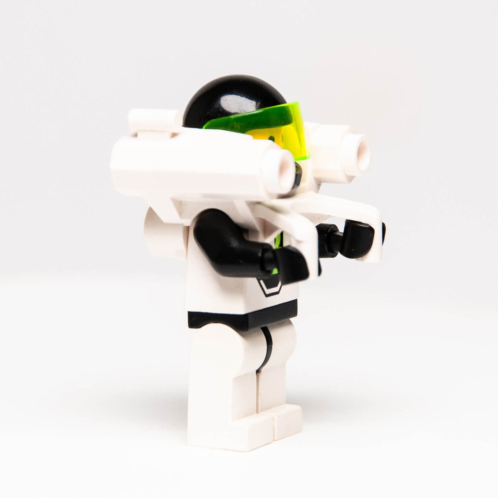 Lego Space Minifigure - Blacktron II Trooper with Jet Pack (sp055) 6981 - StudBee