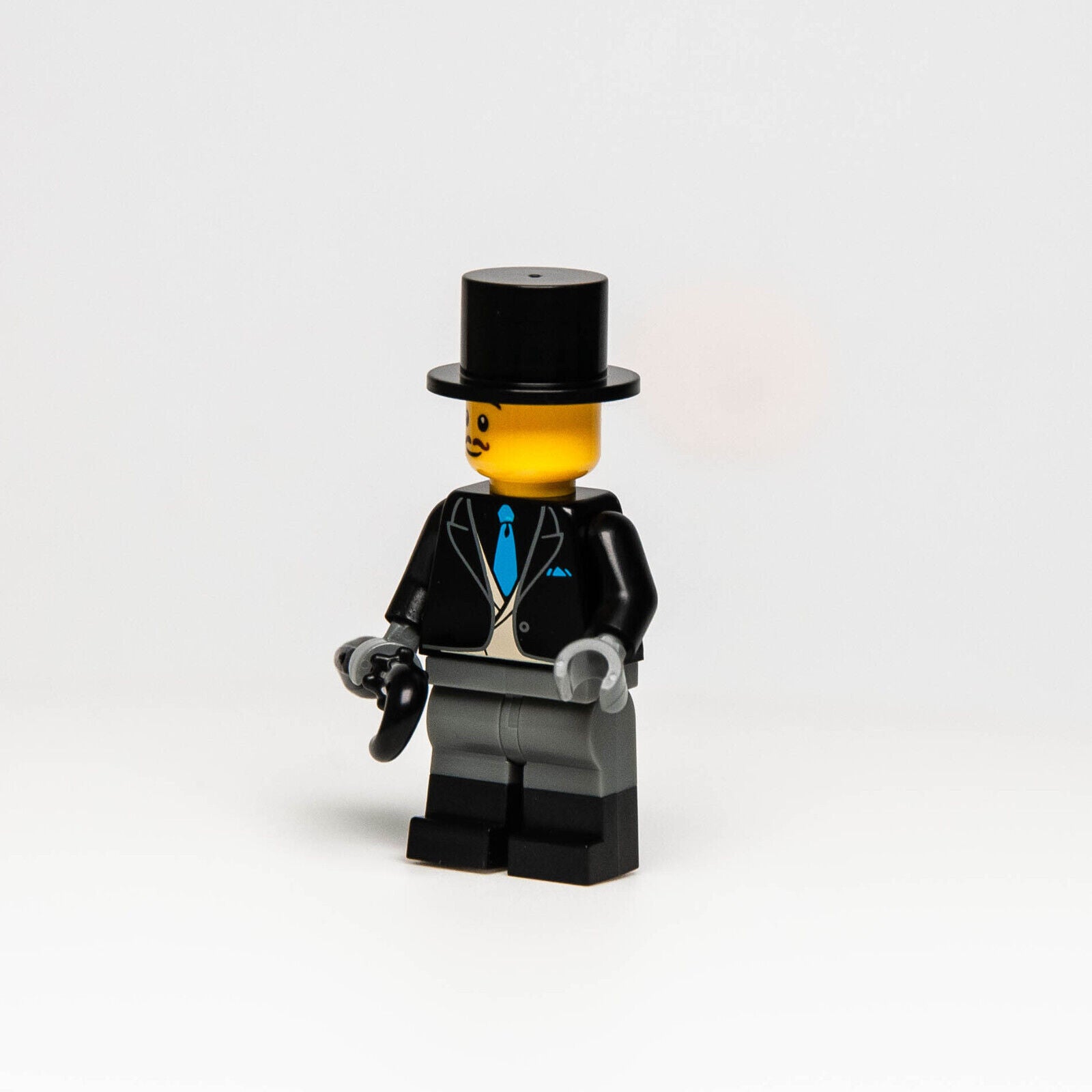 New LEGO 2023 BAM Minifigure - True Gentleman Suit, Top Hat & Umbrella (cty - StudBee
