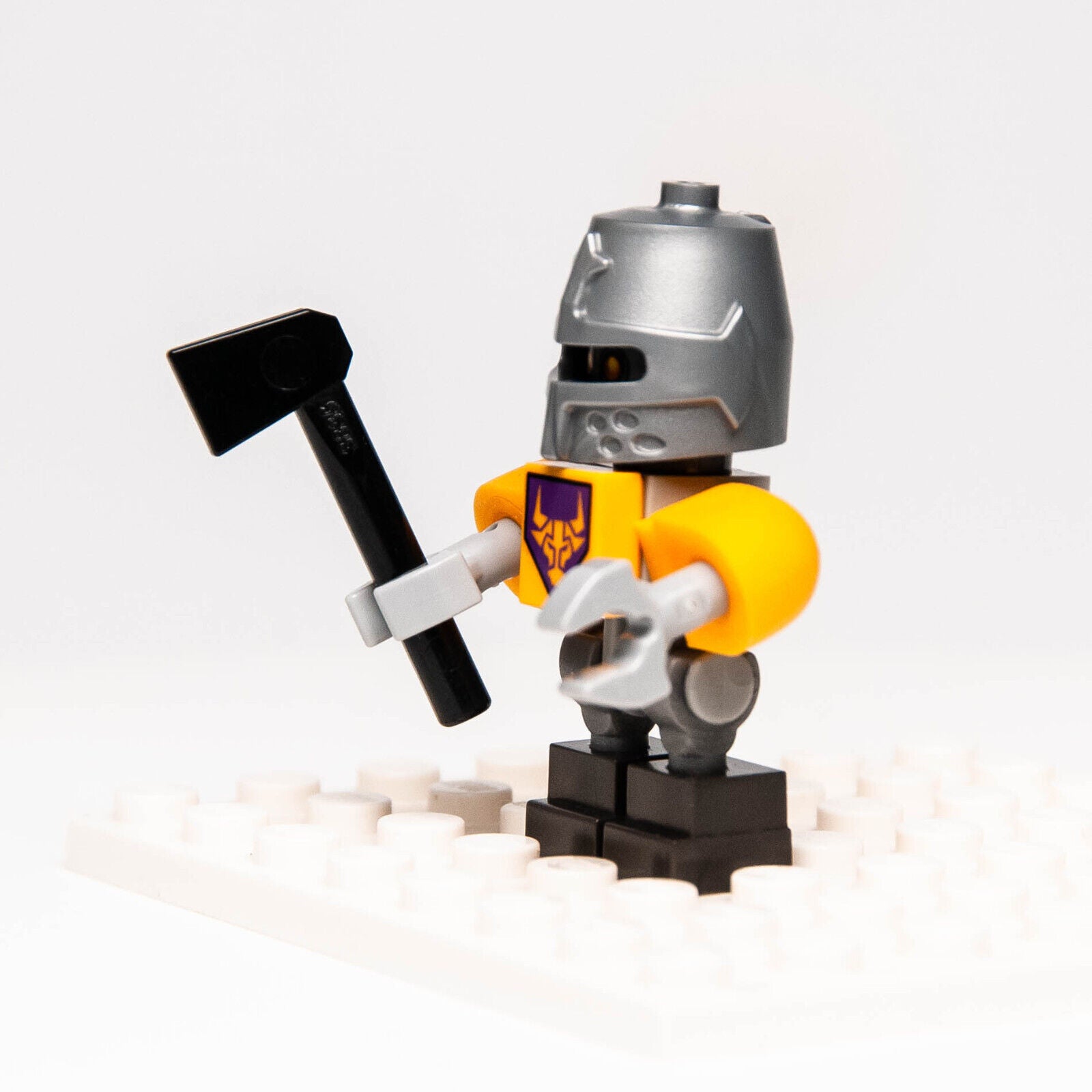 LEGO Nexo Knights Minifigure Lot: Axl Bot w/ Axe (nex060) 70317 - StudBee
