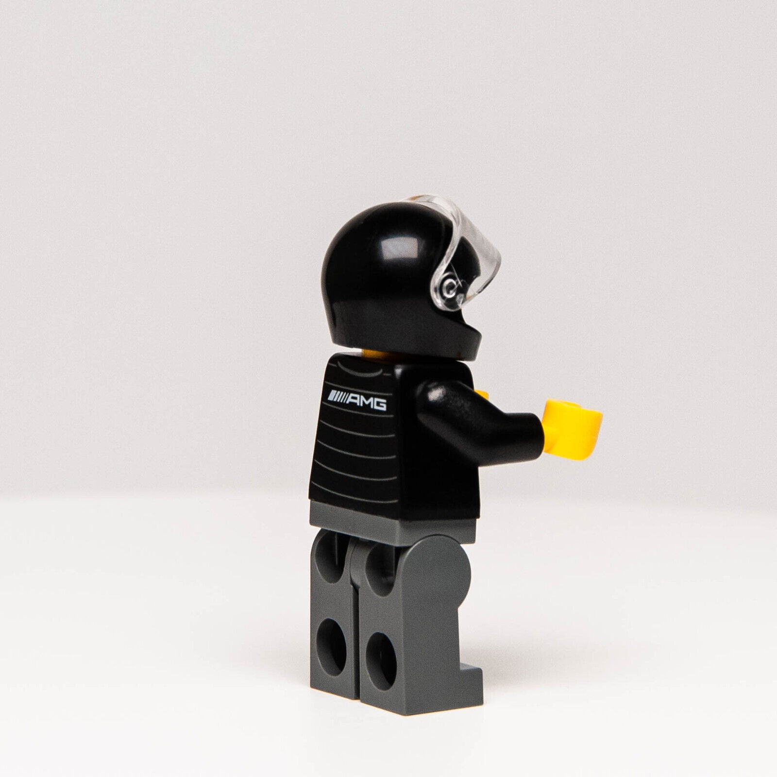 LEGO Minifigure -  Speed Champions / Mercedes AMG One Female Driver (sc101) - StudBee