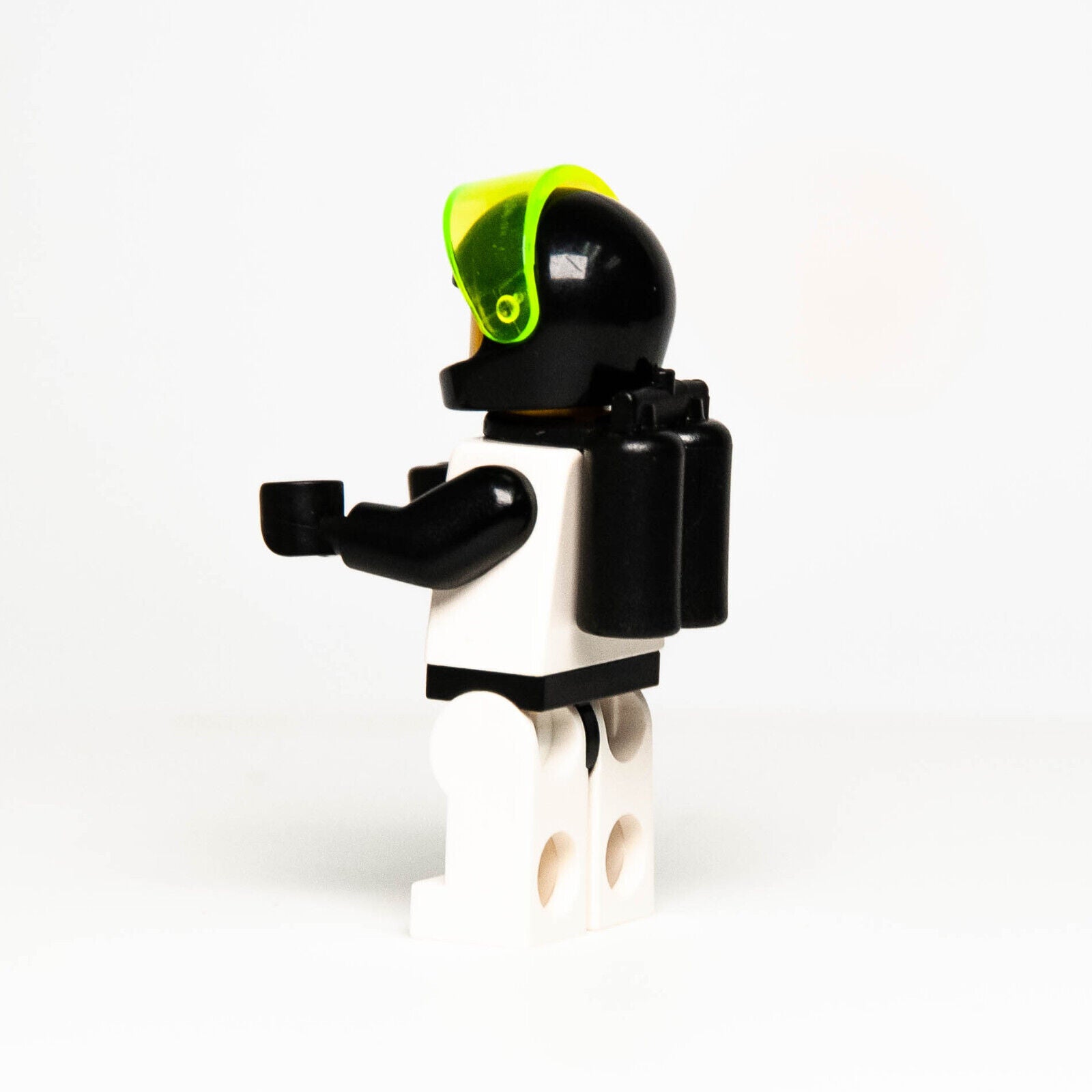 Lego Space Blacktron II Minifigure w/ Airtanks (sp002) 6897 6704 6957 6933 6832