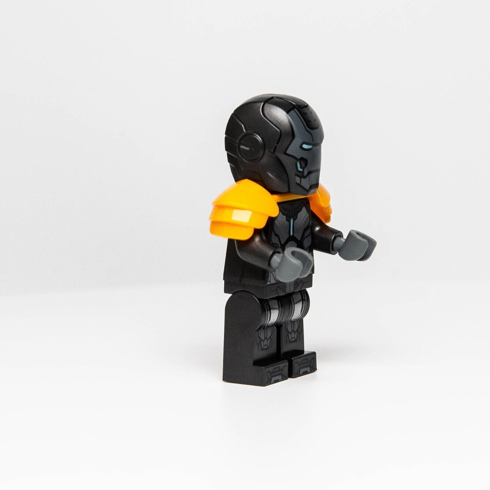 NEW LEGO Iron Man Mark 25 Armor Minifigure (sh823) 76216 Marvel - StudBee