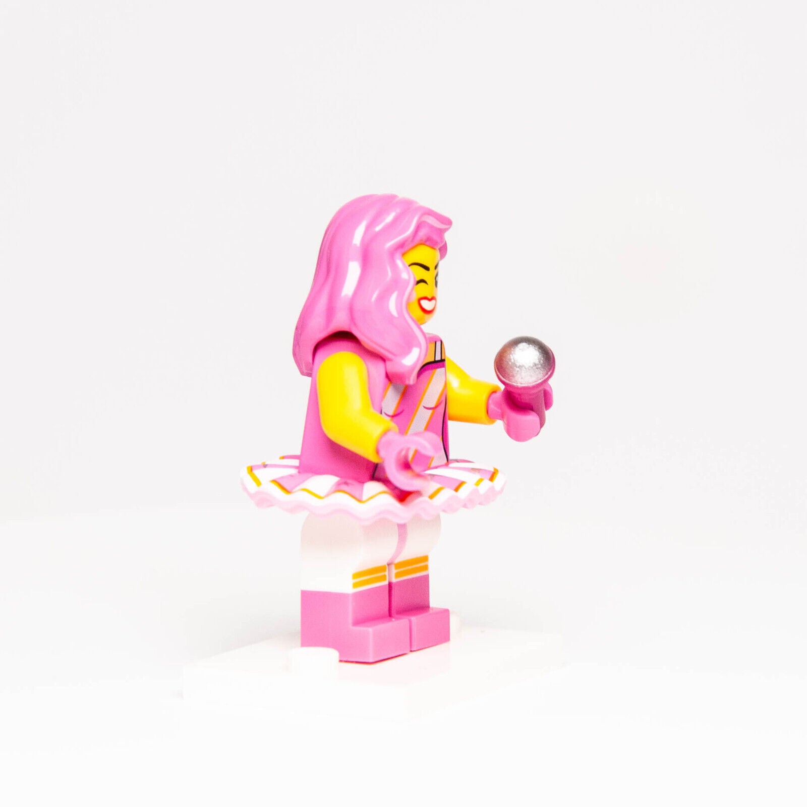 LEGO Movie Series 2 CMF Minifigure: Candy Rapper Pink Singer (coltlm2-11) 71023 - StudBee