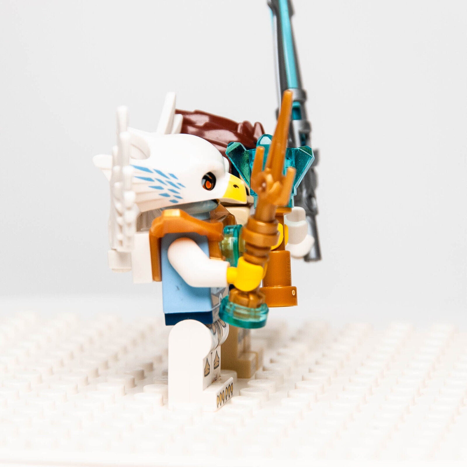 (Lot of 2) LEGO Chima Minifigures Lennox (loc003), Ewar Gold Armor (loc014) - StudBee