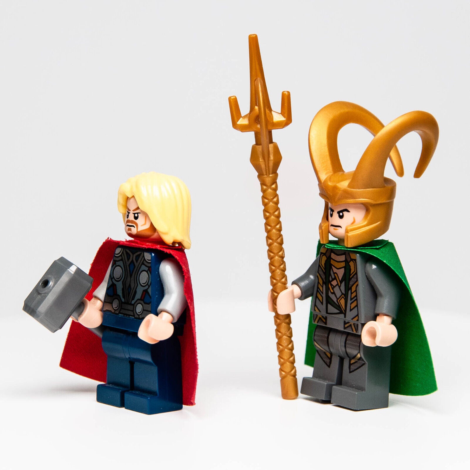 LEGO Marvel Minifigures: Thor (sh018) & Loki (sh033) 6869 Quinjet Aerial Battle - StudBee