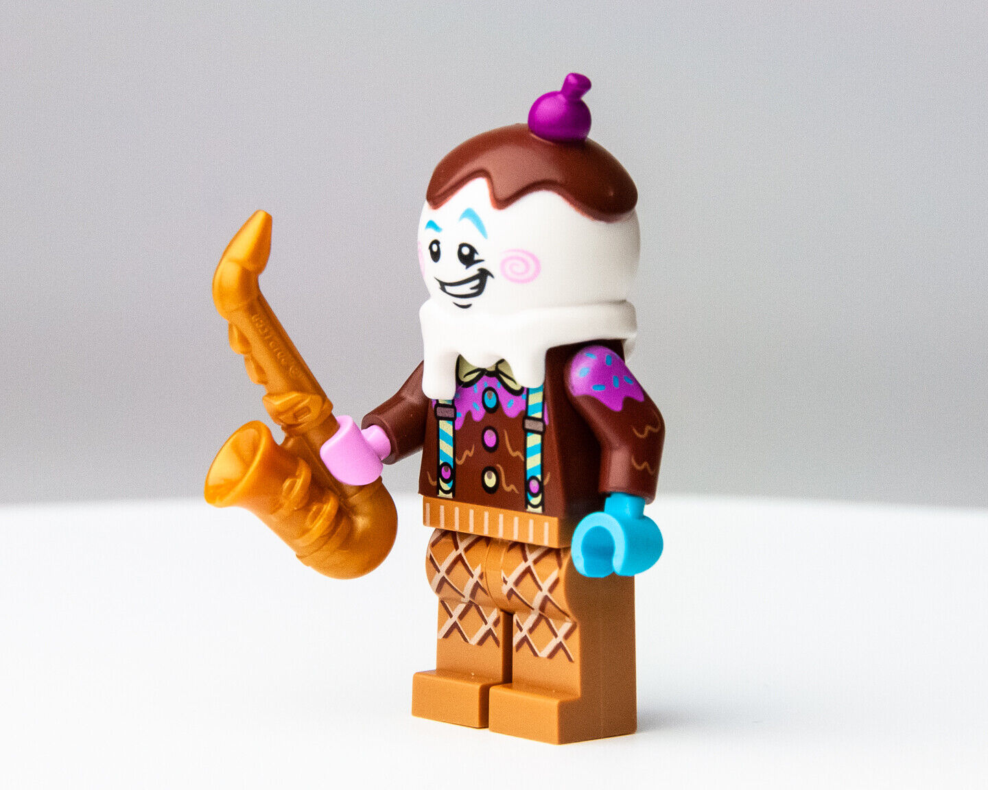 LEGO Ice Cream Saxophonist - Vidiyo: Bandmates S1 - vidbm01-1 vid015 Minifigure - StudBee
