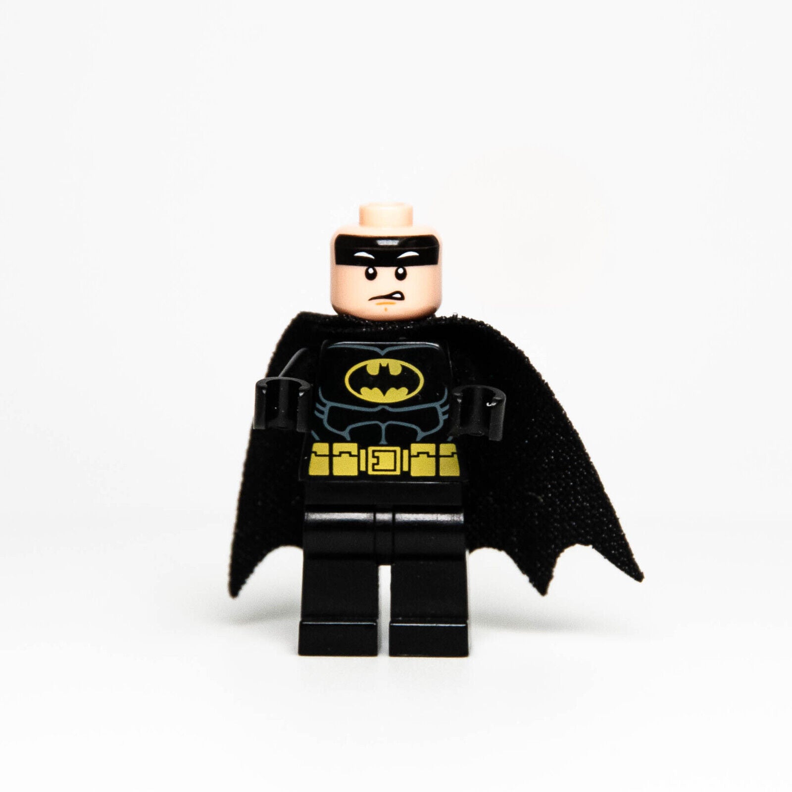 The LEGO Movie Minifigure:  Batman (sh0329) 70914 70907 70902 Worried / Squinted