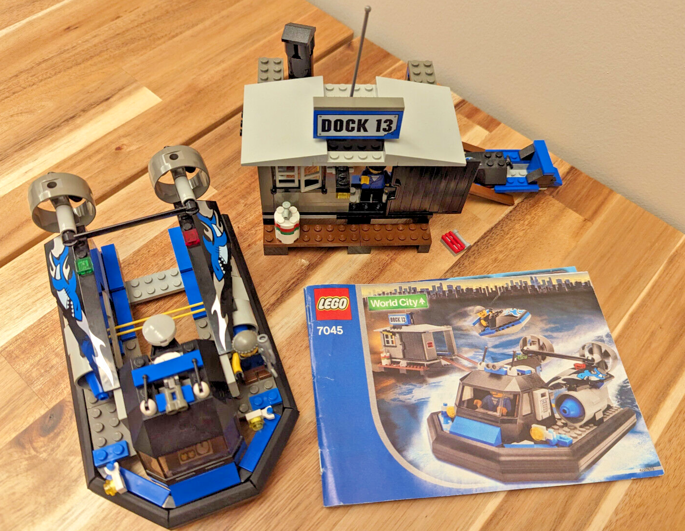 LEGO 7045 World City Crook Hovercraft Hideout - Complete!  Police Boat Dock - StudBee