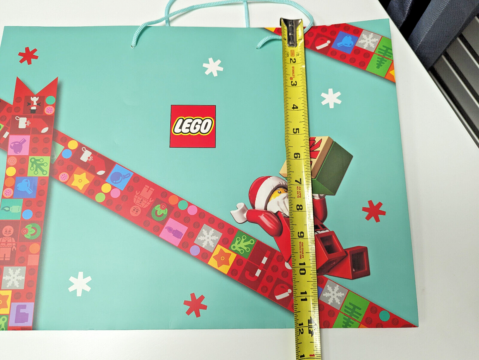 LEGO VIP Santa Gifting Set - Bag, Wrapping Paper, Card, Stickers & More RDP95714 - StudBee
