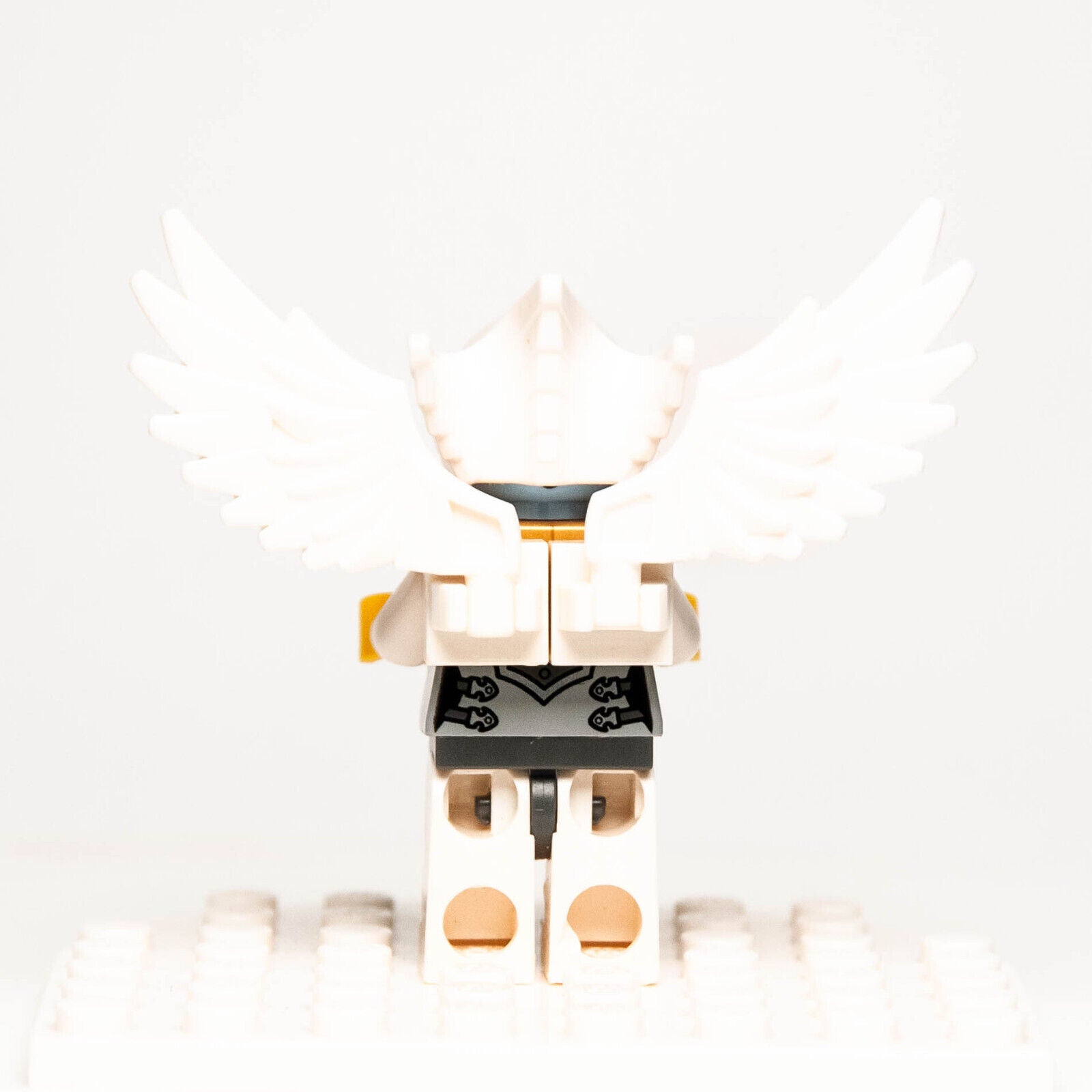 LEGO Chima Eagle Minifigure - Eris in Silver Outfit (loc071) 70133 70139 - StudBee