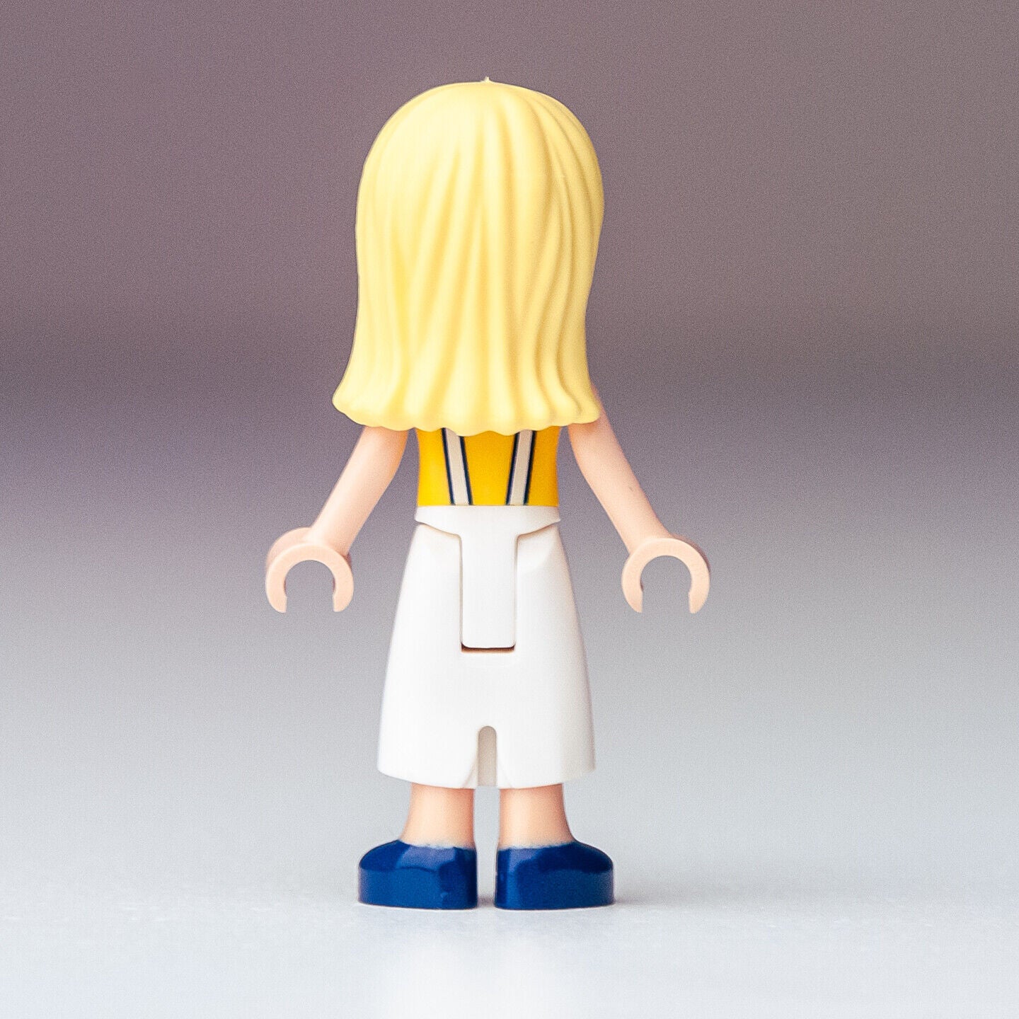 New LEGO Friends Stephanie Minifigure - Baking Competition - 41393 (frnd355) - StudBee